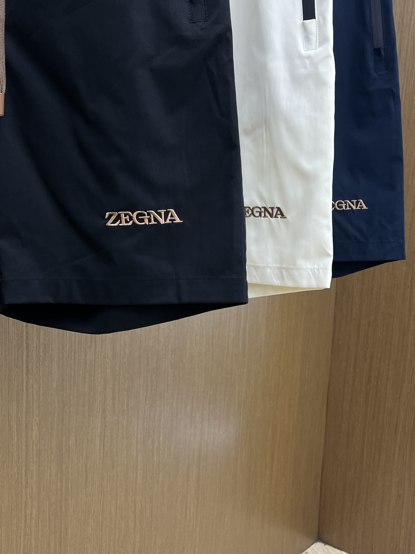 新品 ZZ 25SS新款杰尼亚休闲短裤，空气层科技面料，表层朱迪纹理，底面平纹面料，看着就特别的干净，显