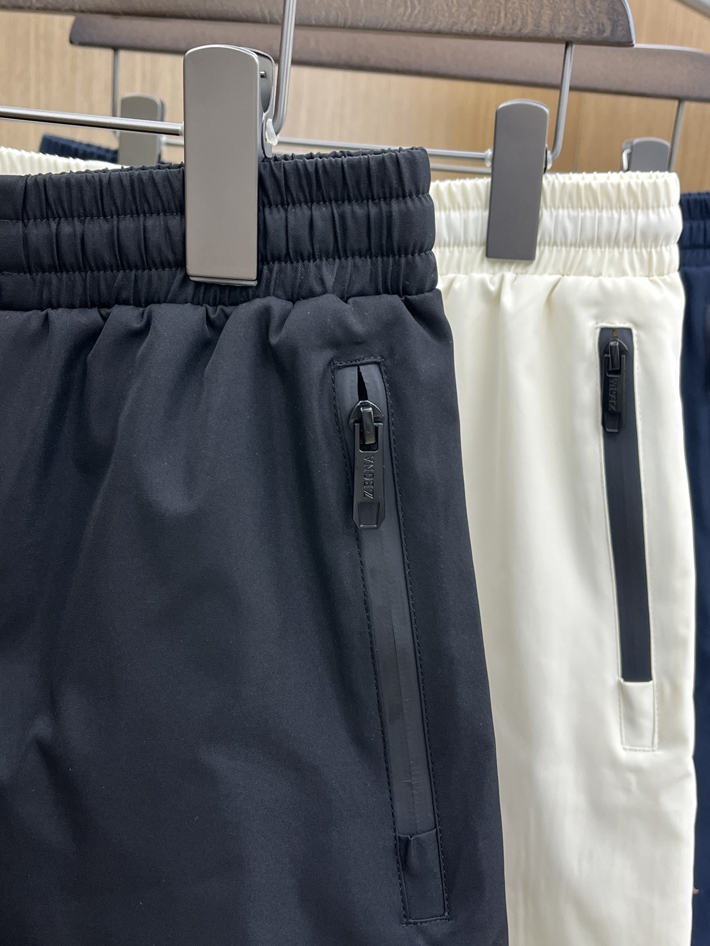 新品 ZZ 25SS新款杰尼亚休闲短裤，空气层科技面料，表层朱迪纹理，底面平纹面料，看着就特别的干净，显