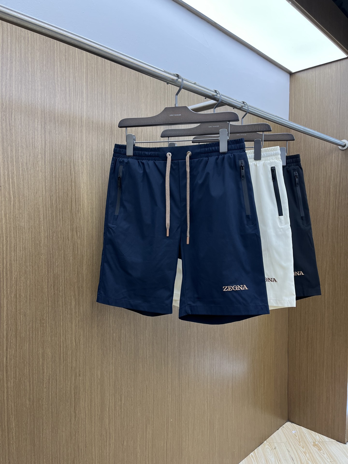 新品 ZZ 25SS新款杰尼亚休闲短裤，空气层科技面料，表层朱迪纹理，底面平纹面料，看着就特别的干净，显