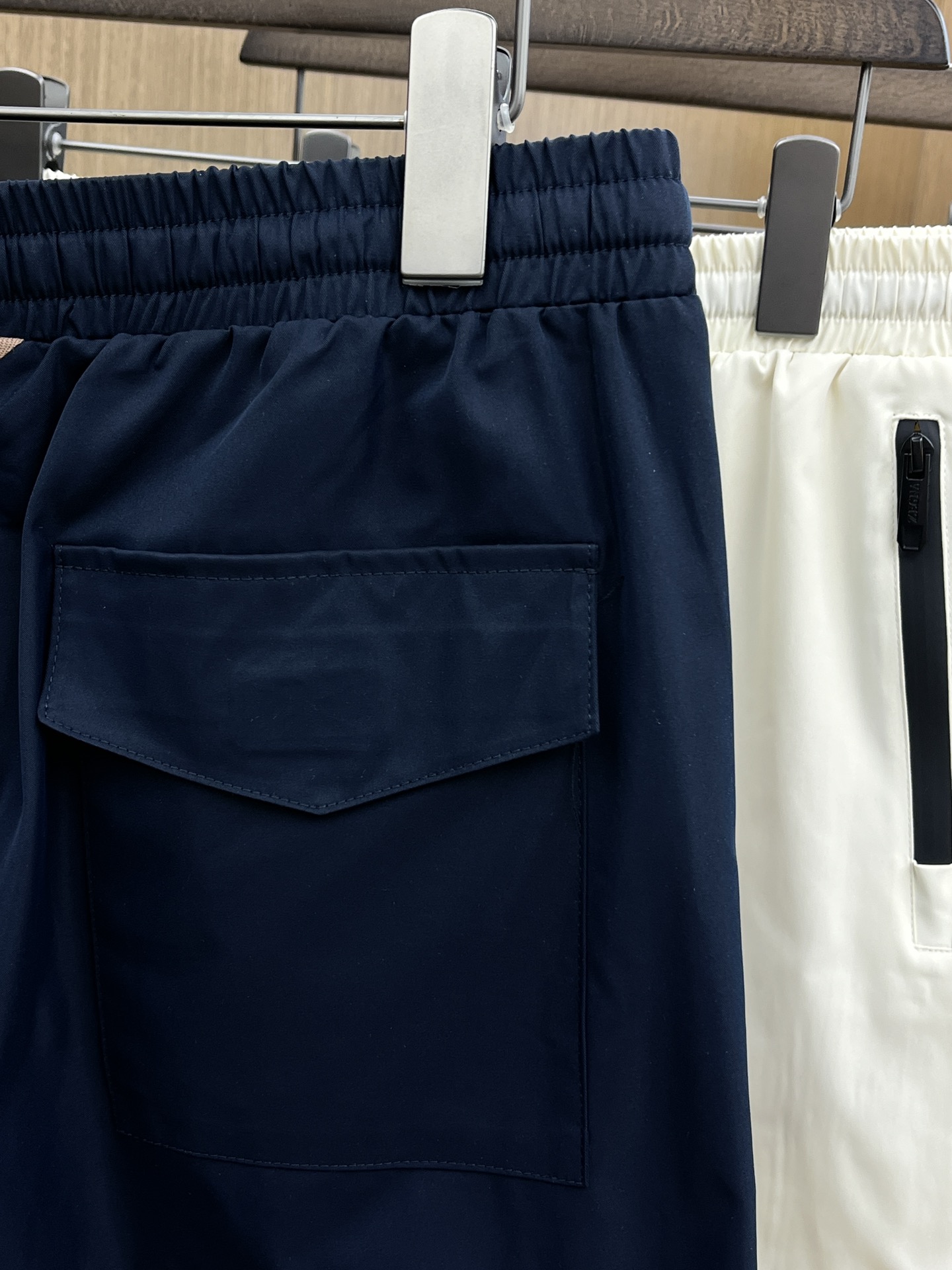 新品 ZZ 25SS新款杰尼亚休闲短裤，空气层科技面料，表层朱迪纹理，底面平纹面料，看着就特别的干净，显