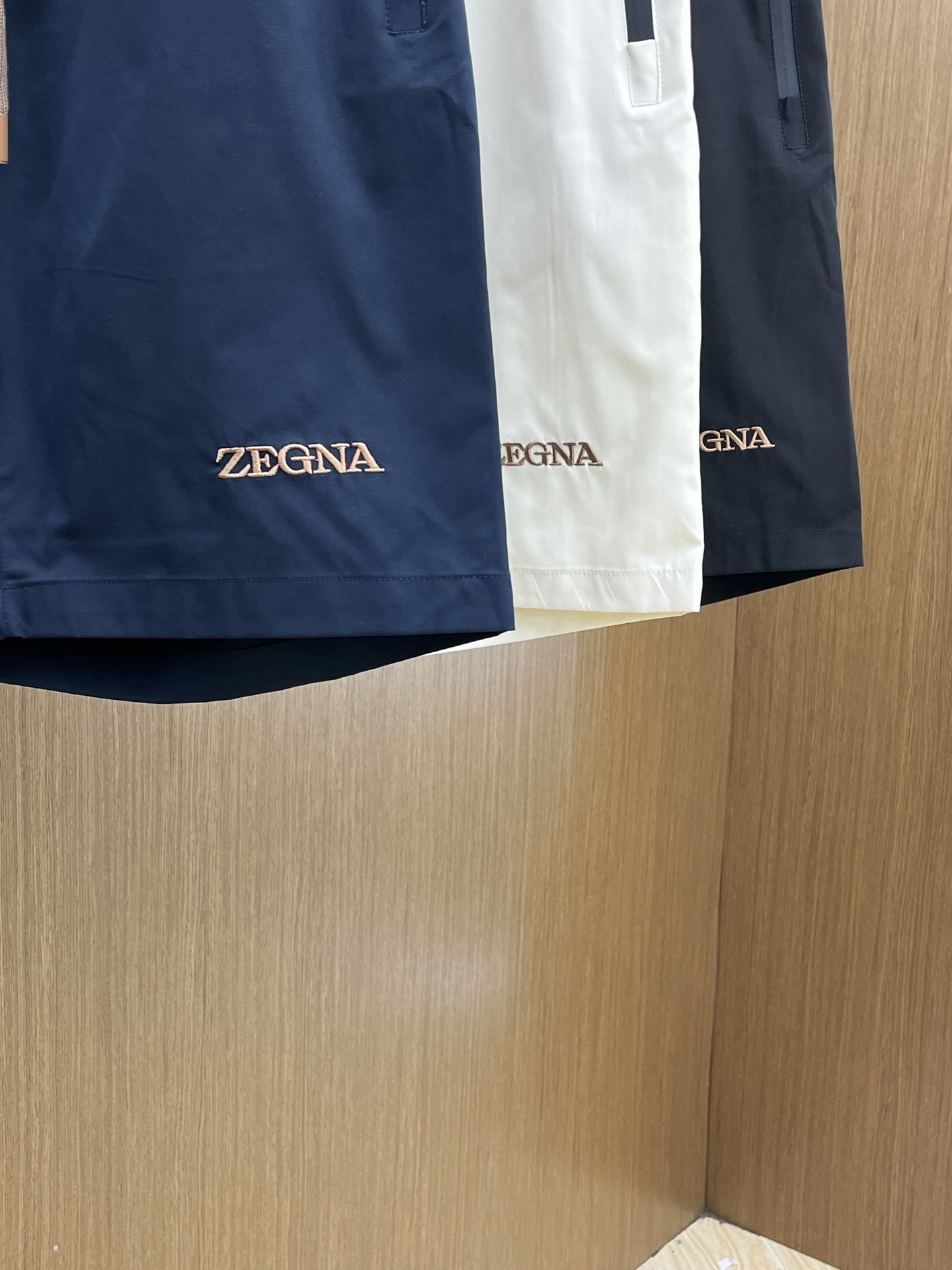 新品 ZZ 25SS新款杰尼亚休闲短裤，空气层科技面料，表层朱迪纹理，底面平纹面料，看着就特别的干净，显