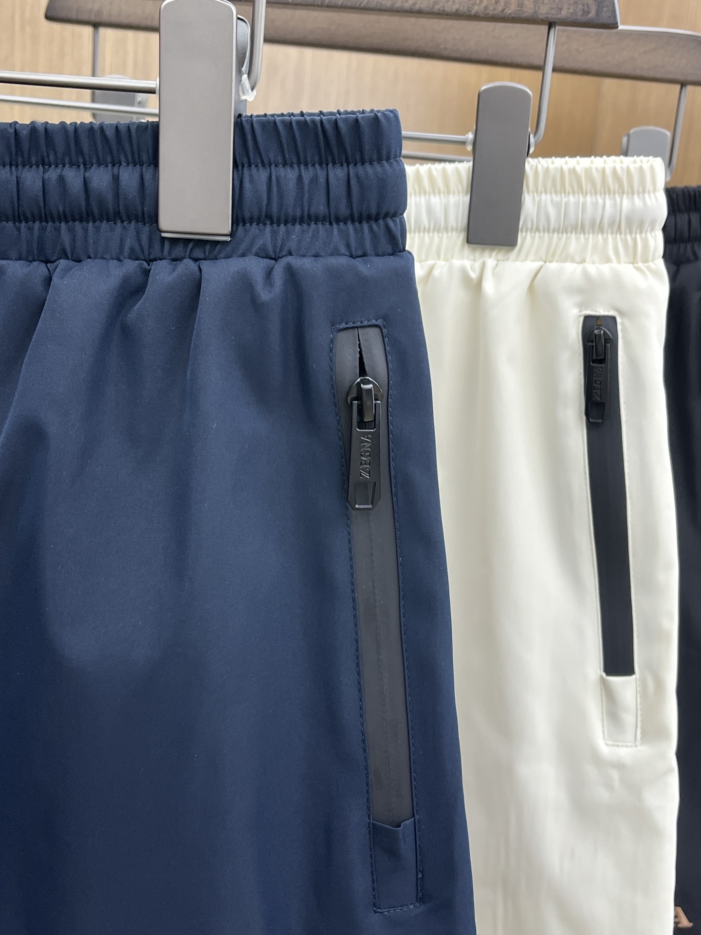 新品 ZZ 25SS新款杰尼亚休闲短裤，空气层科技面料，表层朱迪纹理，底面平纹面料，看着就特别的干净，显