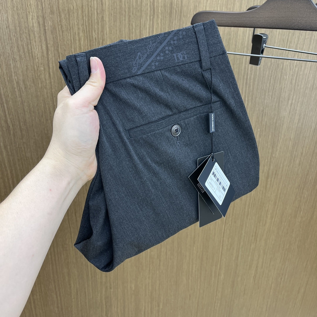 NO:513286,New product DG spring and summer new casual trousers, simultaneously released on the official website, trouser body craft design, imported customer-supplied auxiliary materials, fabric customization, and OEM products are free of inspection!  Every detail is the ultimate, the original hardware accessories are trendy and stylish, and they are a must-have item for trendy people!  Original single production of fh12!  Number of codes 29-38 None 35.37, alexander wang19860909新品 DG 春夏新品休闲裤西裤,官网同步发售,裤身工艺设计,进口客供辅料、面料定制,代工厂出品免检！每个细节做到极致,原版五金配件,潮范十足、上身有型帅气,潮人必备单品！ fh12原单出品！ 码数29-38无35.37,,alexander wang,Men's clothing