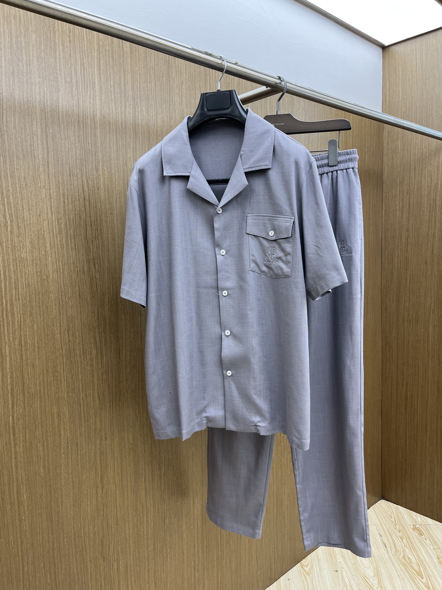 /套 lp。🔥ss春夏新品套装Polo短袖+卫裤进口棉麻面料，内里包边走线均匀细致，密而不乱彰显大厂做派