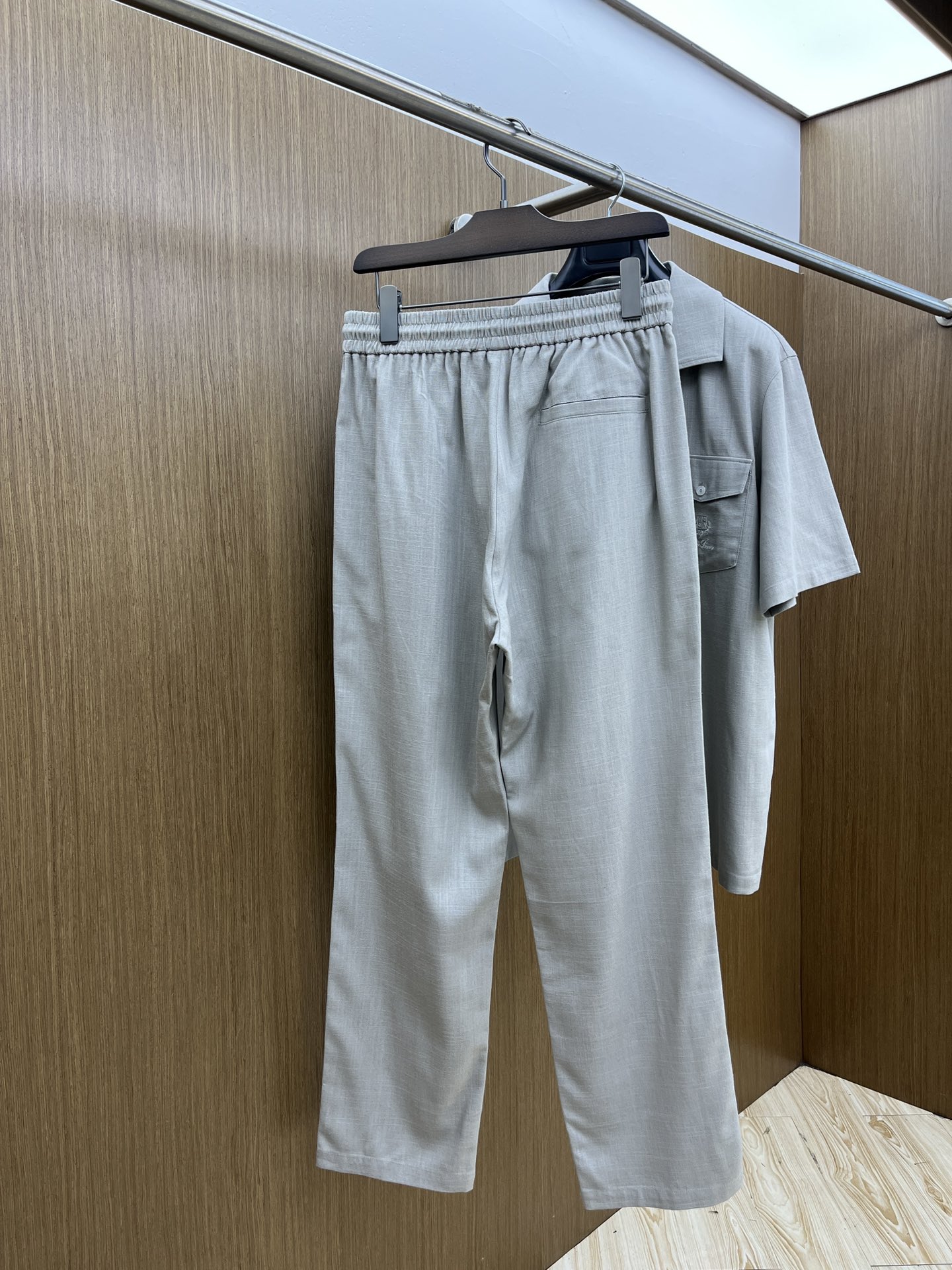 /套 lp。🔥ss春夏新品套装Polo短袖+卫裤进口棉麻面料，内里包边走线均匀细致，密而不乱彰显大厂做派