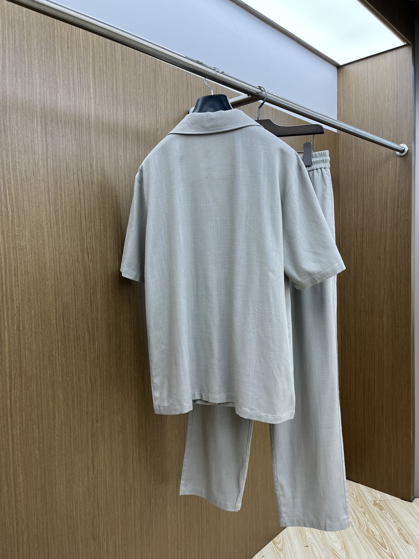 /套 lp。🔥ss春夏新品套装Polo短袖+卫裤进口棉麻面料，内里包边走线均匀细致，密而不乱彰显大厂做派