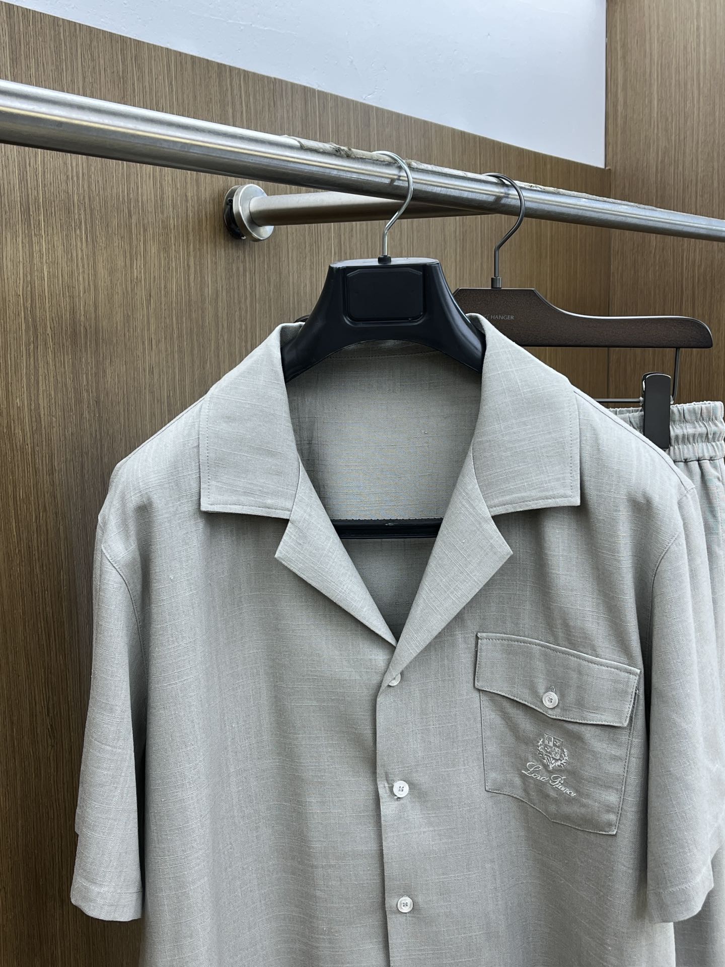 /套 lp。🔥ss春夏新品套装Polo短袖+卫裤进口棉麻面料，内里包边走线均匀细致，密而不乱彰显大厂做派