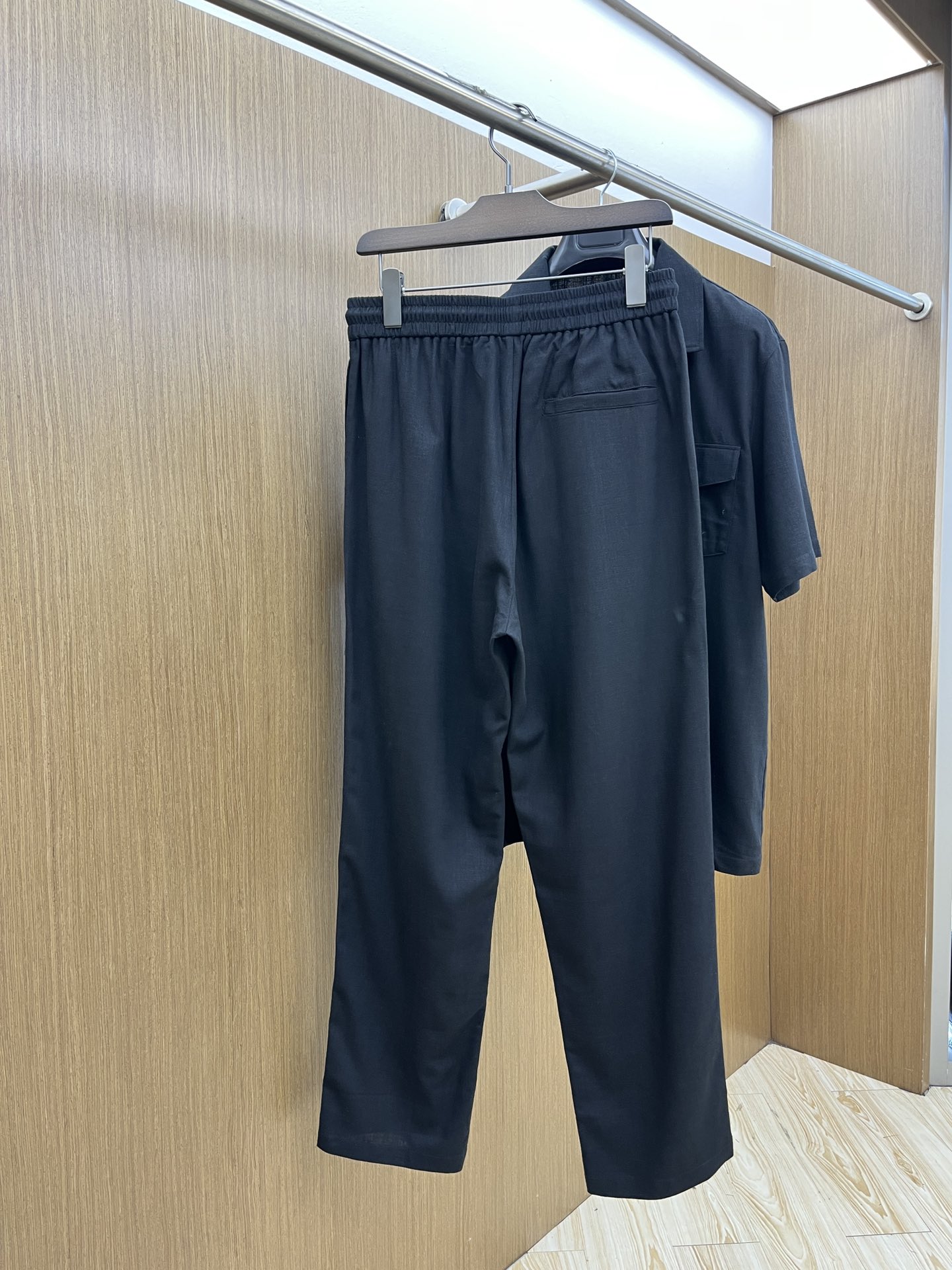 /套 lp。🔥ss春夏新品套装Polo短袖+卫裤进口棉麻面料，内里包边走线均匀细致，密而不乱彰显大厂做派