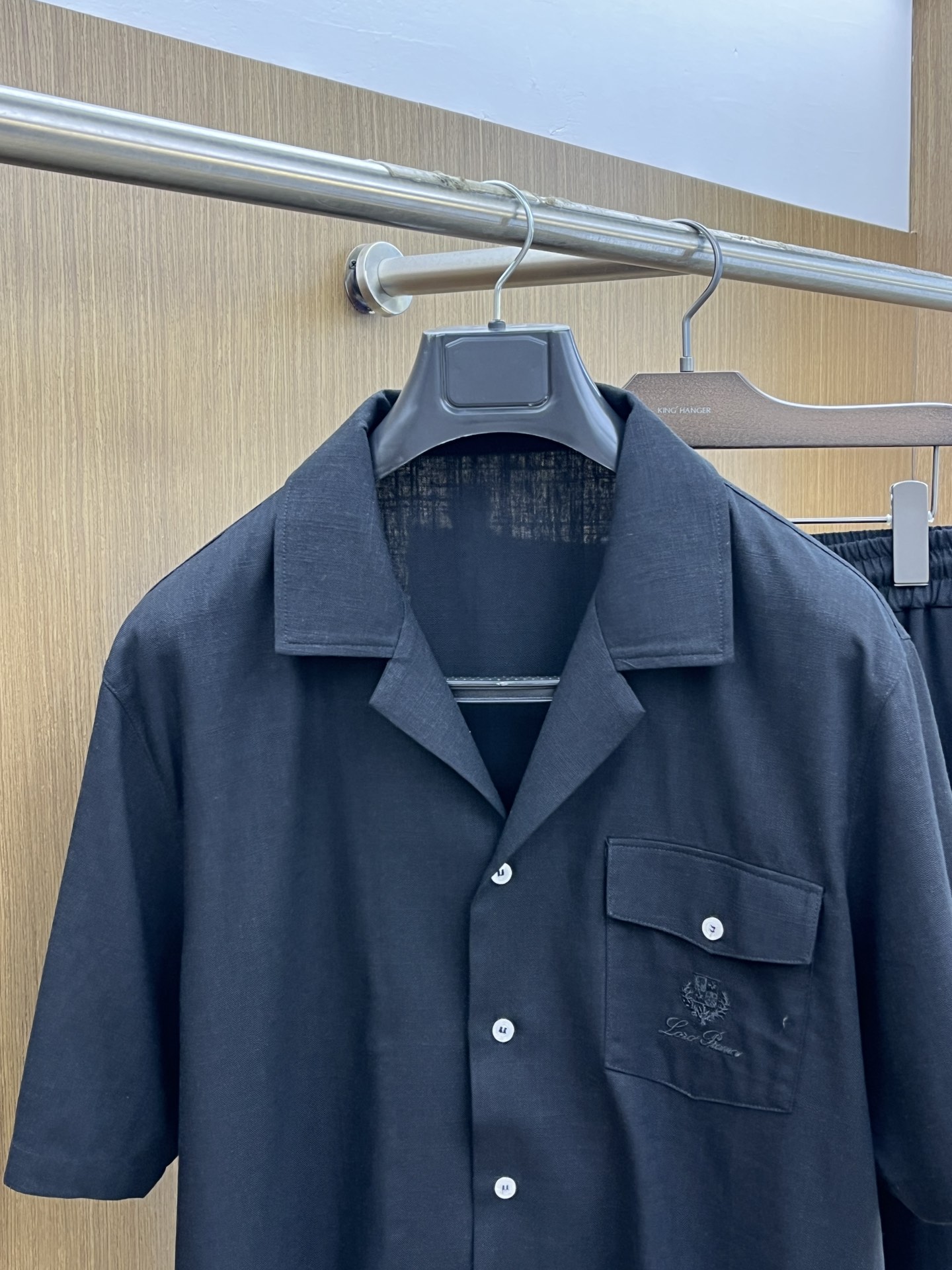 /套 lp。🔥ss春夏新品套装Polo短袖+卫裤进口棉麻面料，内里包边走线均匀细致，密而不乱彰显大厂做派