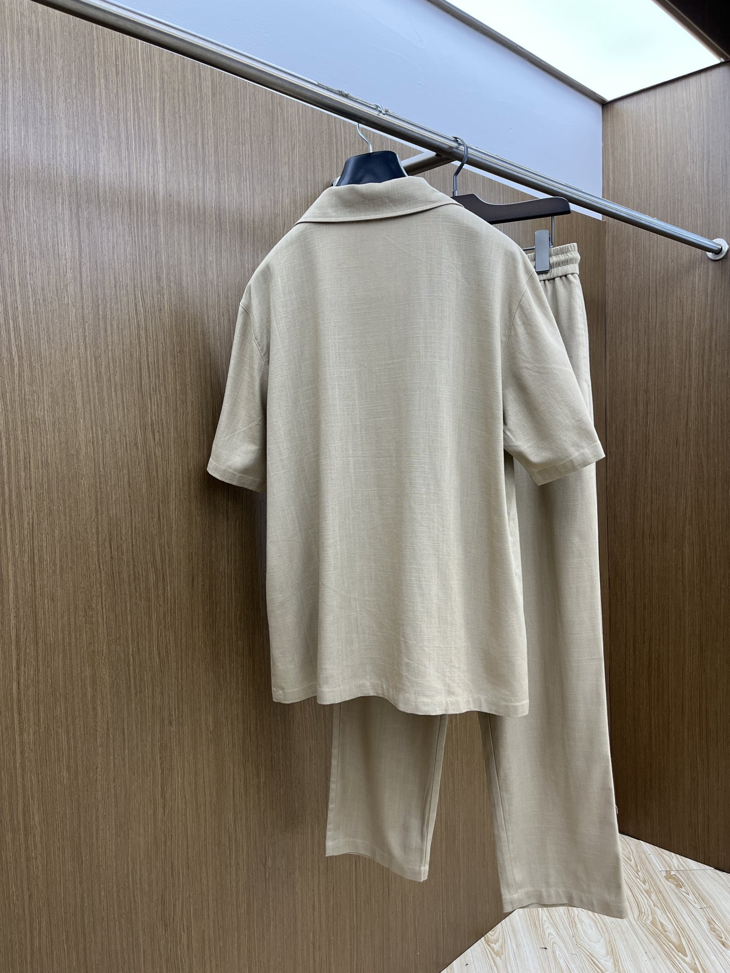 /套 lp。🔥ss春夏新品套装Polo短袖+卫裤进口棉麻面料，内里包边走线均匀细致，密而不乱彰显大厂做派
