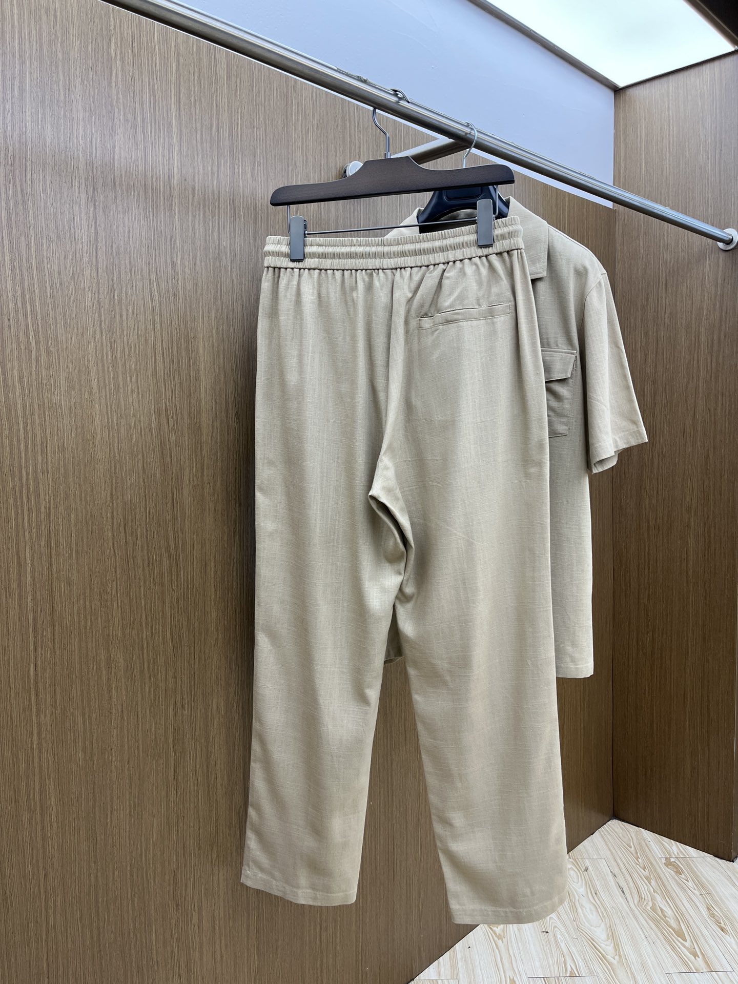 /套 lp。🔥ss春夏新品套装Polo短袖+卫裤进口棉麻面料，内里包边走线均匀细致，密而不乱彰显大厂做派