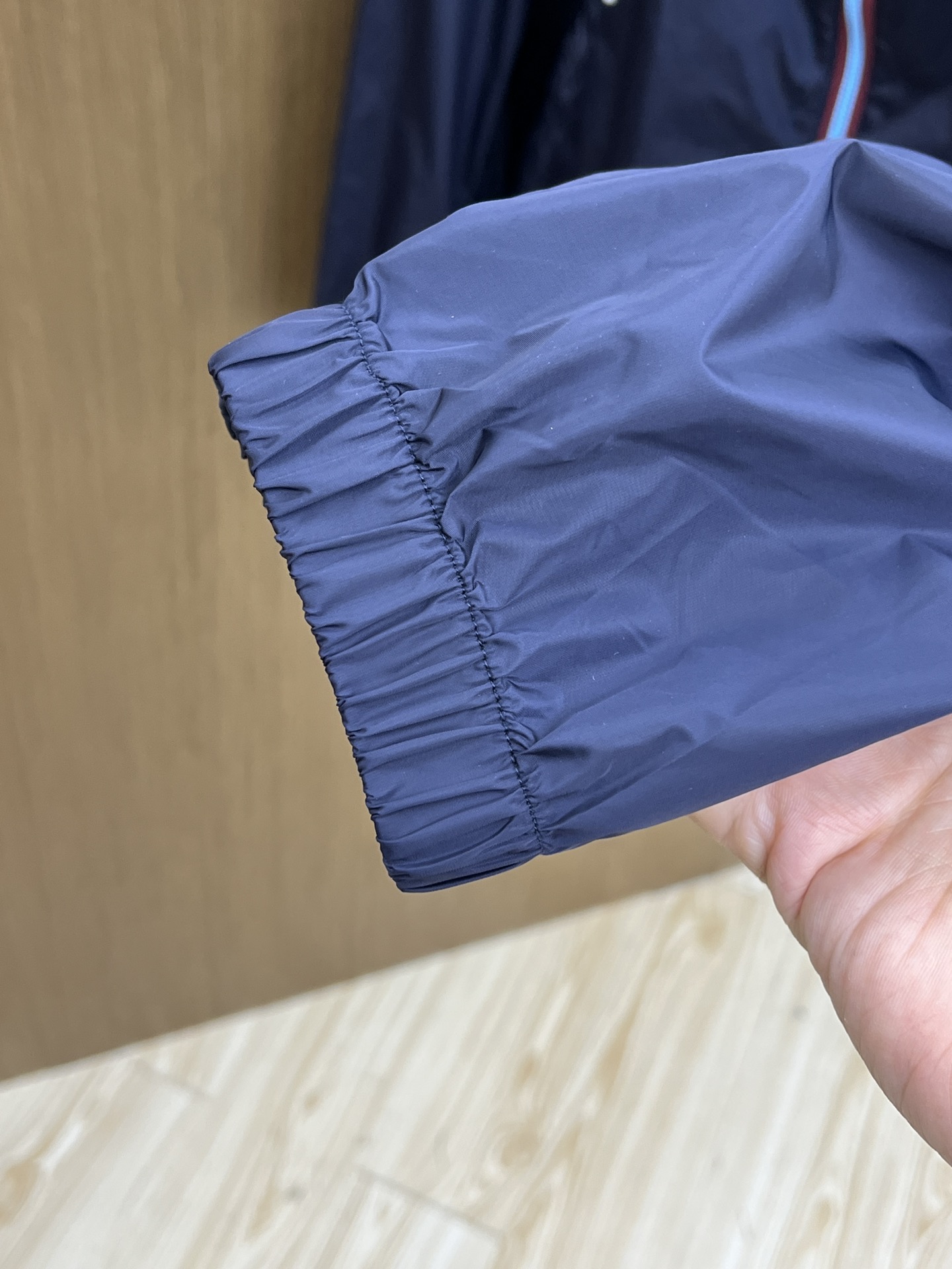 新品 PD 🔥🔥开春新款男士连帽夹克外套，高定专柜面料 透气舒适度高，细节无可挑剔，品牌元素设计理念，做