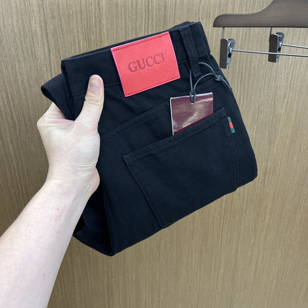 NO:427731,Price adjustment New Guc high-end customization, the latest jeans in early spring 2025 are released simultaneously on the counter. Original customization reproduction. Customer-supplied hardware and accessories. Original quality. Imported denim fabric heavy-duty washing. Boutique leather brands. Fine workmanship and excellent upper body!  FMZ preferred single product number 30-38 no 35.37, gucci, jeans, alexander wang19860909调价 新款 Guc 高端定制、2025早春最新款牛仔裤 柜台同步发售 原版定制复刻 客供五金辅料 原单品质 进口牛仔面料重工洗水 精品皮牌 做工走线精细 上身绝佳！fmz优选单品 码数30-38无35.37,,gucci,jeans,alexander wang,Men's clothing