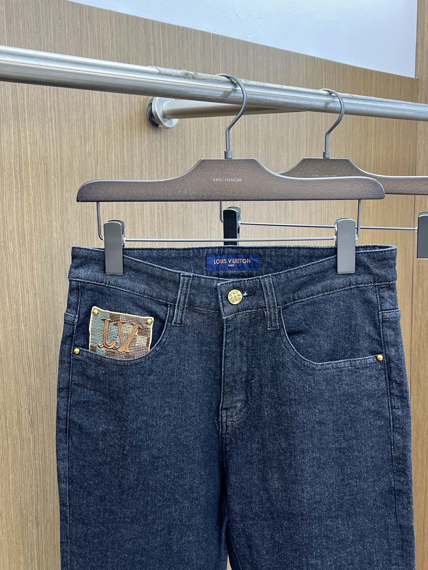 调价 新款 LV 🔥🔥高端定制、2025早春最新款牛仔裤 柜台同步发售 原版定制复刻 客供五金辅料 原单