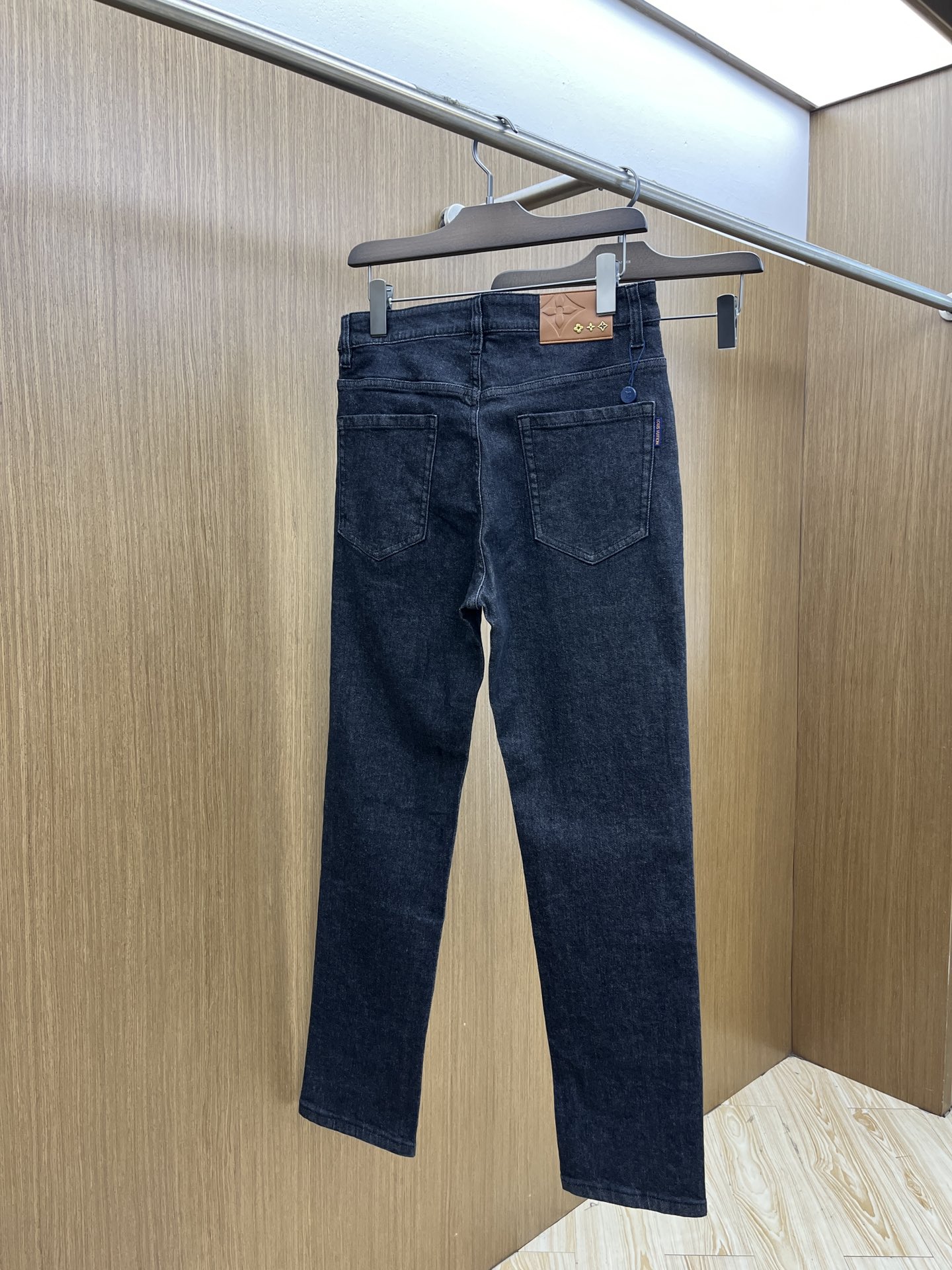 调价 新款 LV 🔥🔥高端定制、2025早春最新款牛仔裤 柜台同步发售 原版定制复刻 客供五金辅料 原单