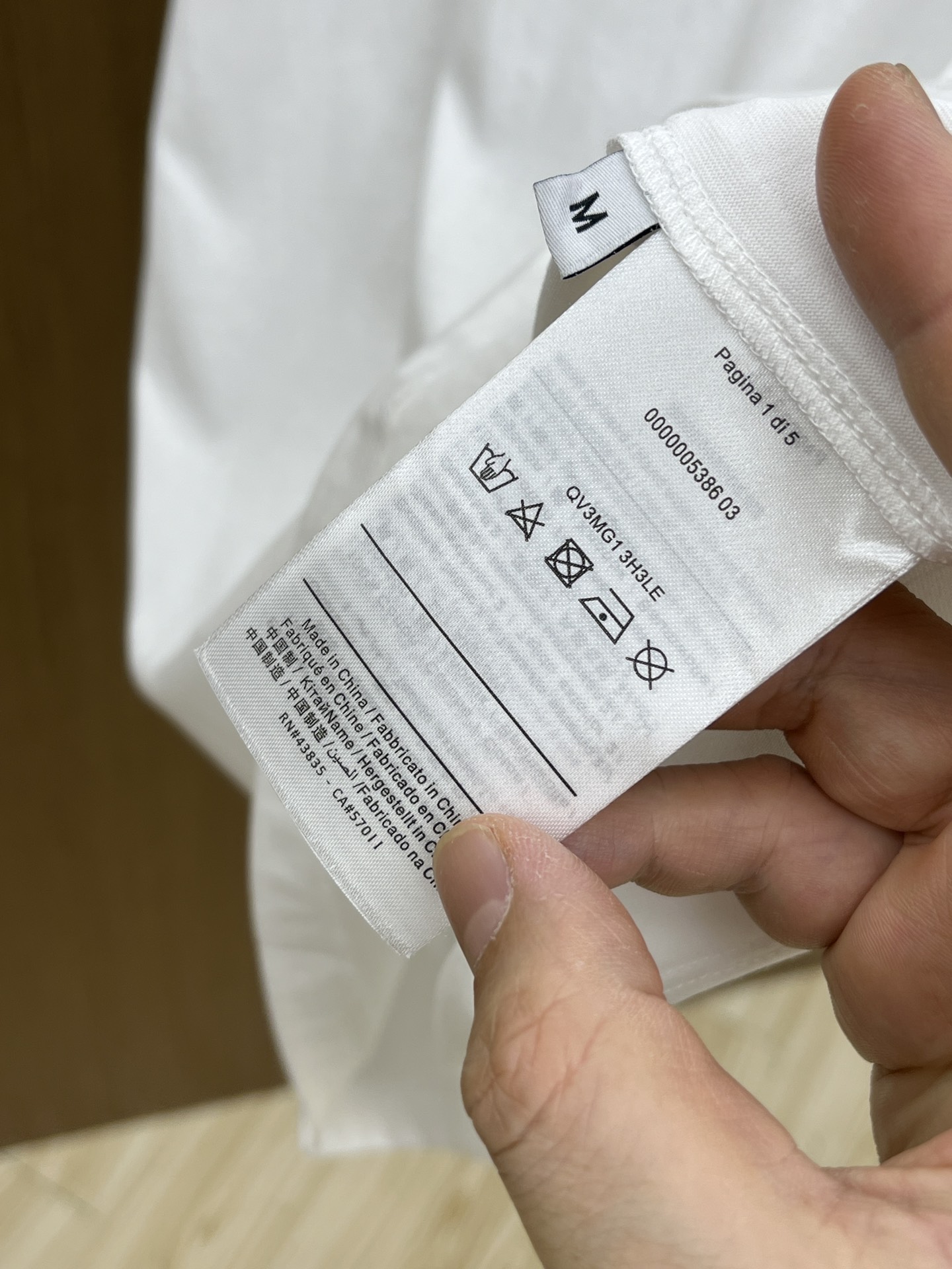 新品 VLTN 🔥SS官网新款标识细节棉质T恤衫。订织全棉面料质感好，面料舒适亲肤 超级舒适 a60值得