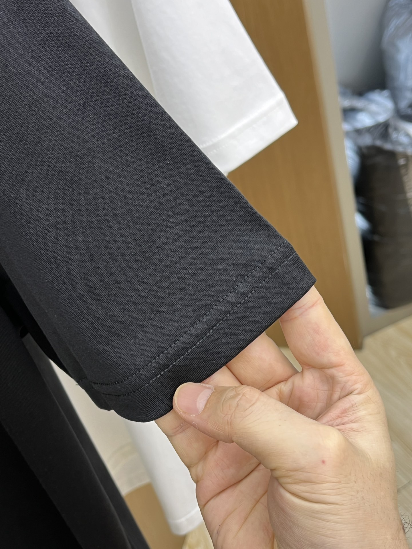 新品 Mon 🔥SS官网新款标识细节棉质T恤衫。订织全棉面料质感好，面料舒适亲肤 超级舒适 a60值得推