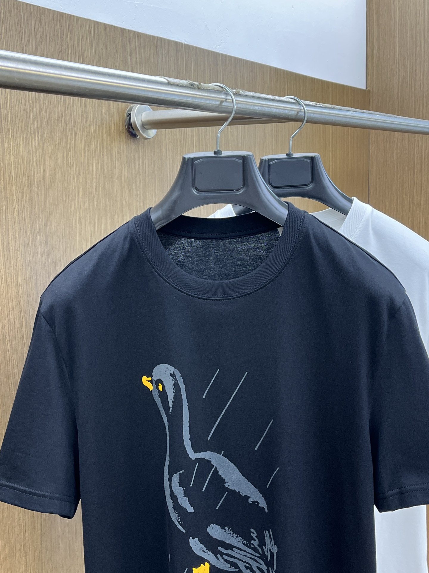 新品 Mon 🔥SS官网新款标识细节棉质T恤衫。订织全棉面料质感好，面料舒适亲肤 超级舒适 a60值得推