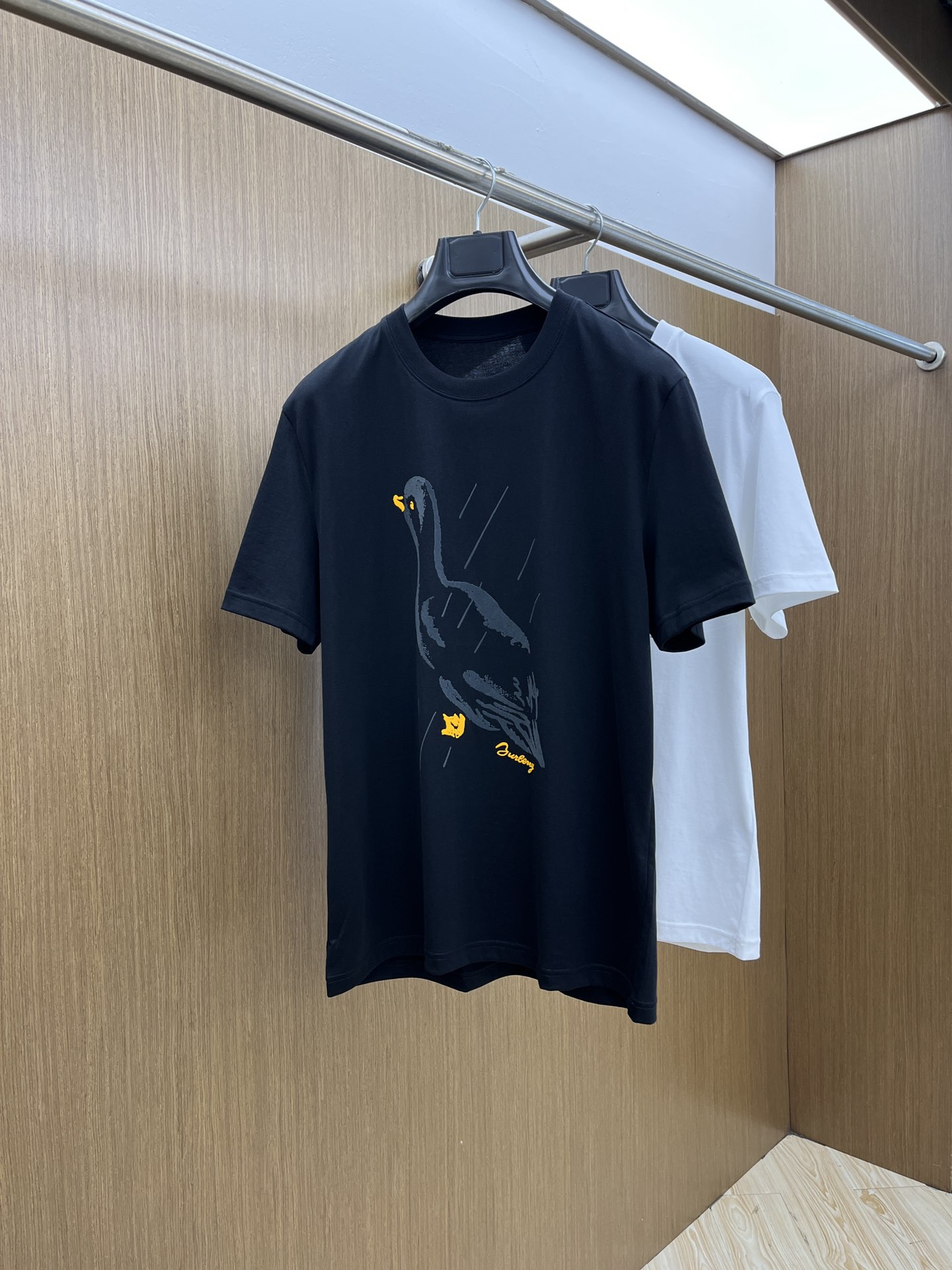 新品 Mon 🔥SS官网新款标识细节棉质T恤衫。订织全棉面料质感好，面料舒适亲肤 超级舒适 a60值得推