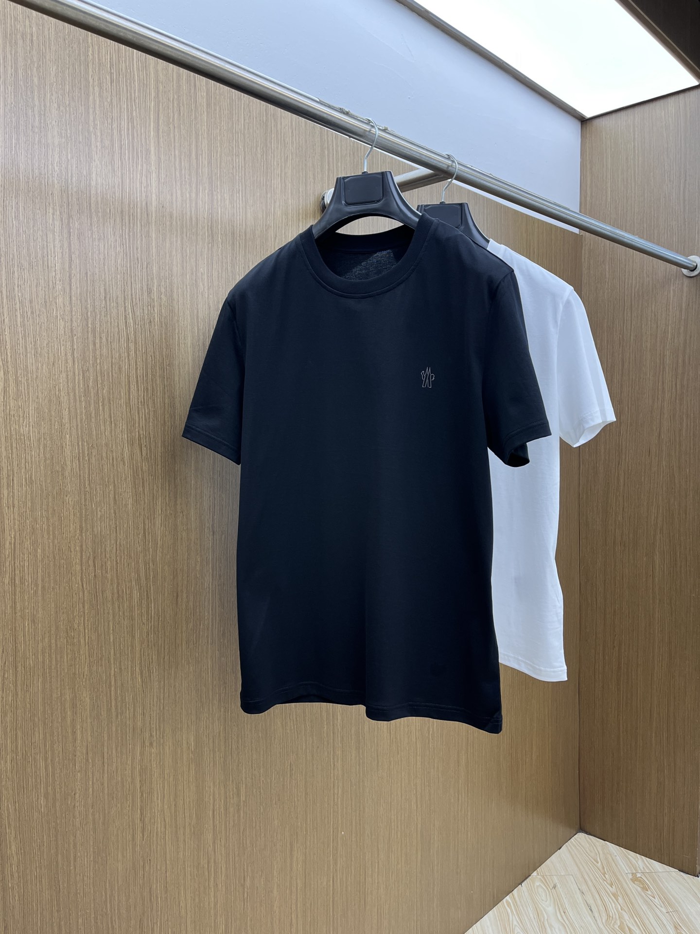 新品 Mon 🔥SS官网新款标识细节棉质T恤衫。订织全棉面料质感好，面料舒适亲肤 超级舒适 a60值得推