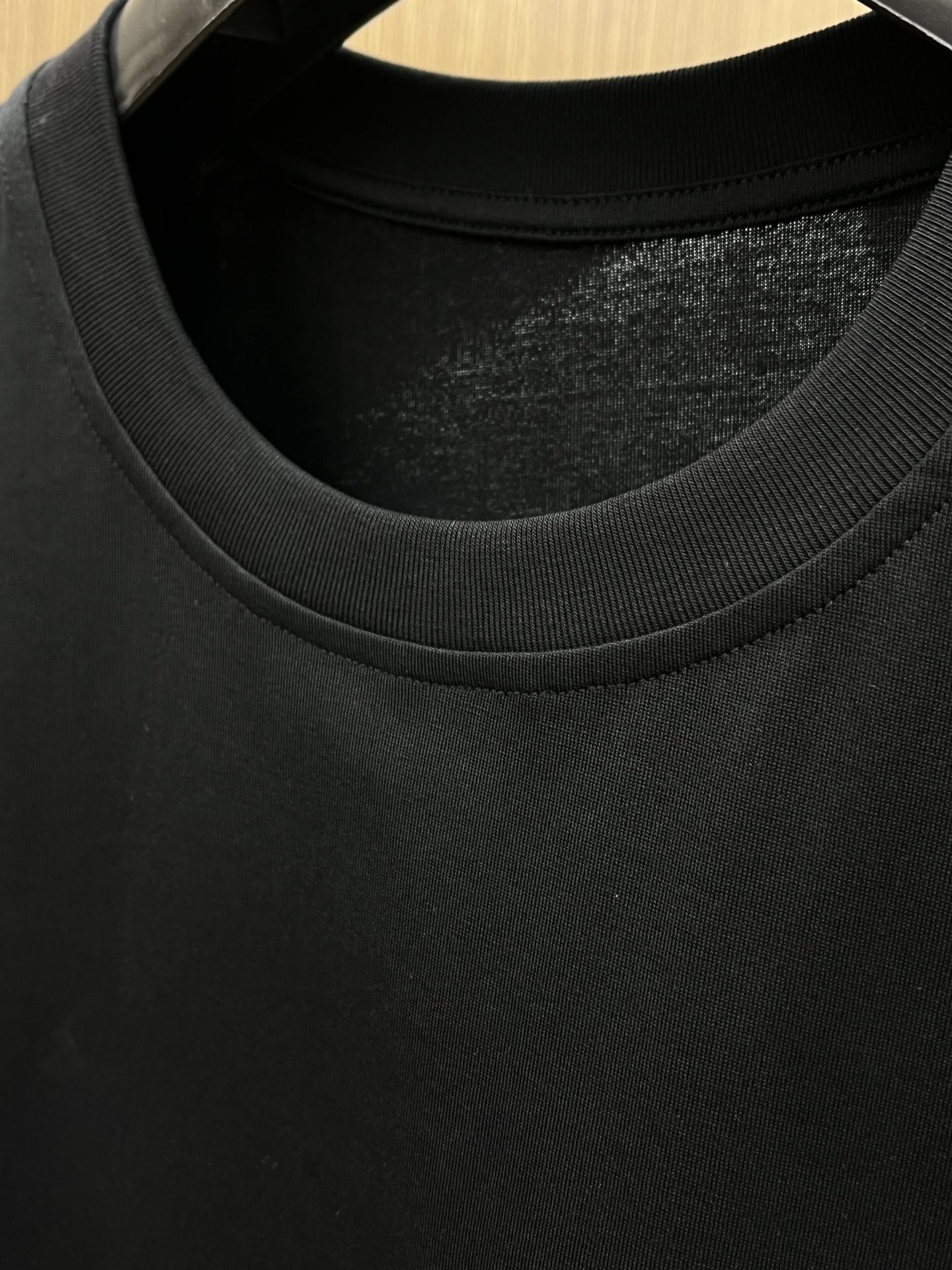 新品 Mon 🔥SS官网新款标识细节棉质T恤衫。订织全棉面料质感好，面料舒适亲肤 超级舒适 a60值得推