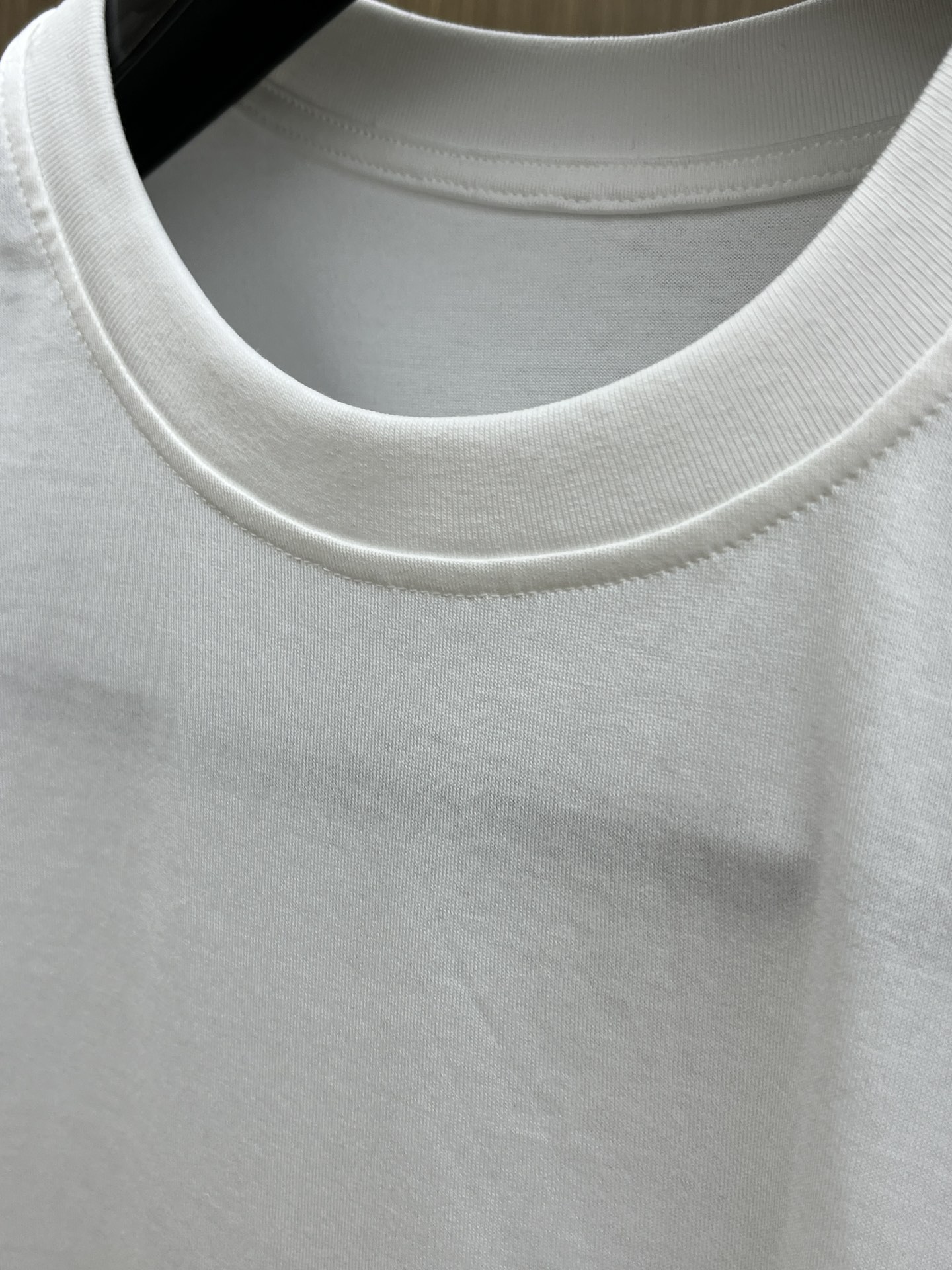 新品 Mon 🔥SS官网新款标识细节棉质T恤衫。订织全棉面料质感好，面料舒适亲肤 超级舒适 a60值得推