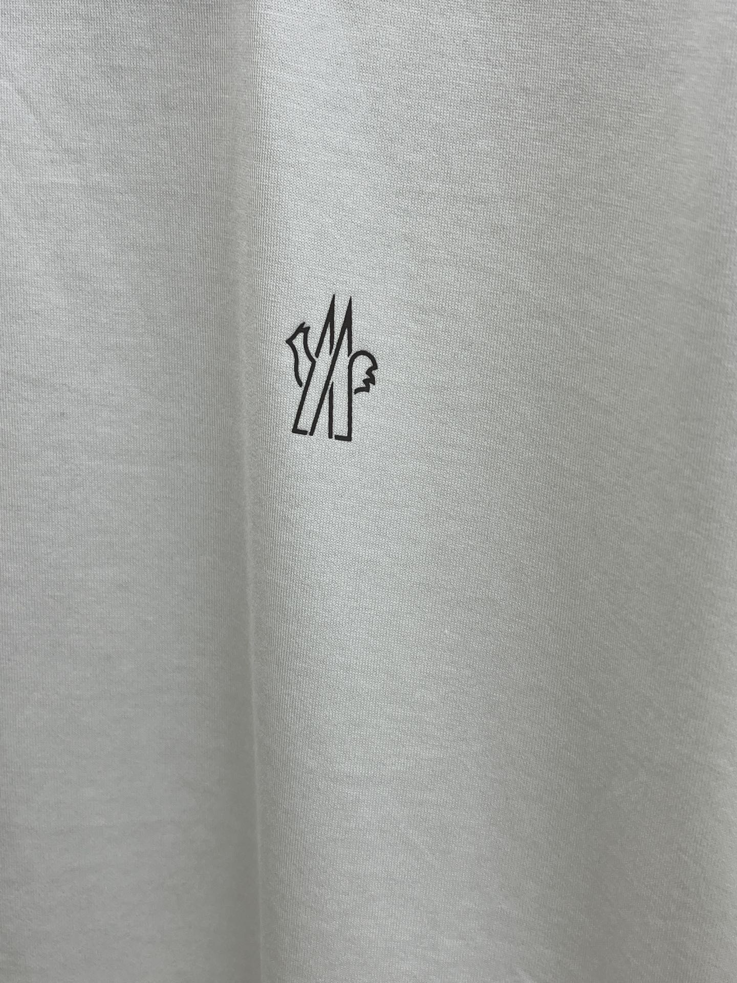 新品 Mon 🔥SS官网新款标识细节棉质T恤衫。订织全棉面料质感好，面料舒适亲肤 超级舒适 a60值得推