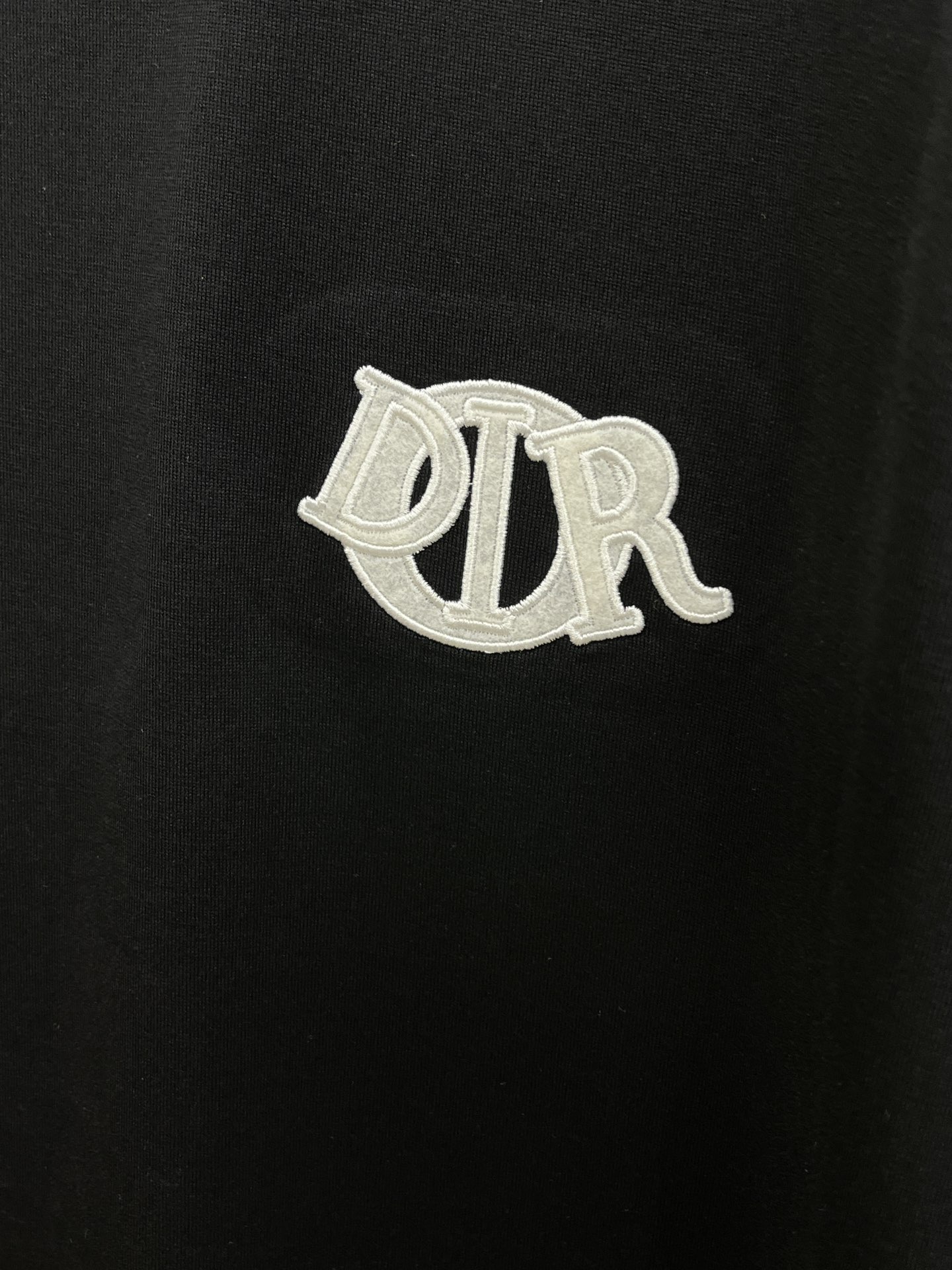 新品 CD 🔥SS官网新款标识细节棉质T恤衫。订织全棉面料质感好，面料舒适亲肤 超级舒适 a60值得推荐