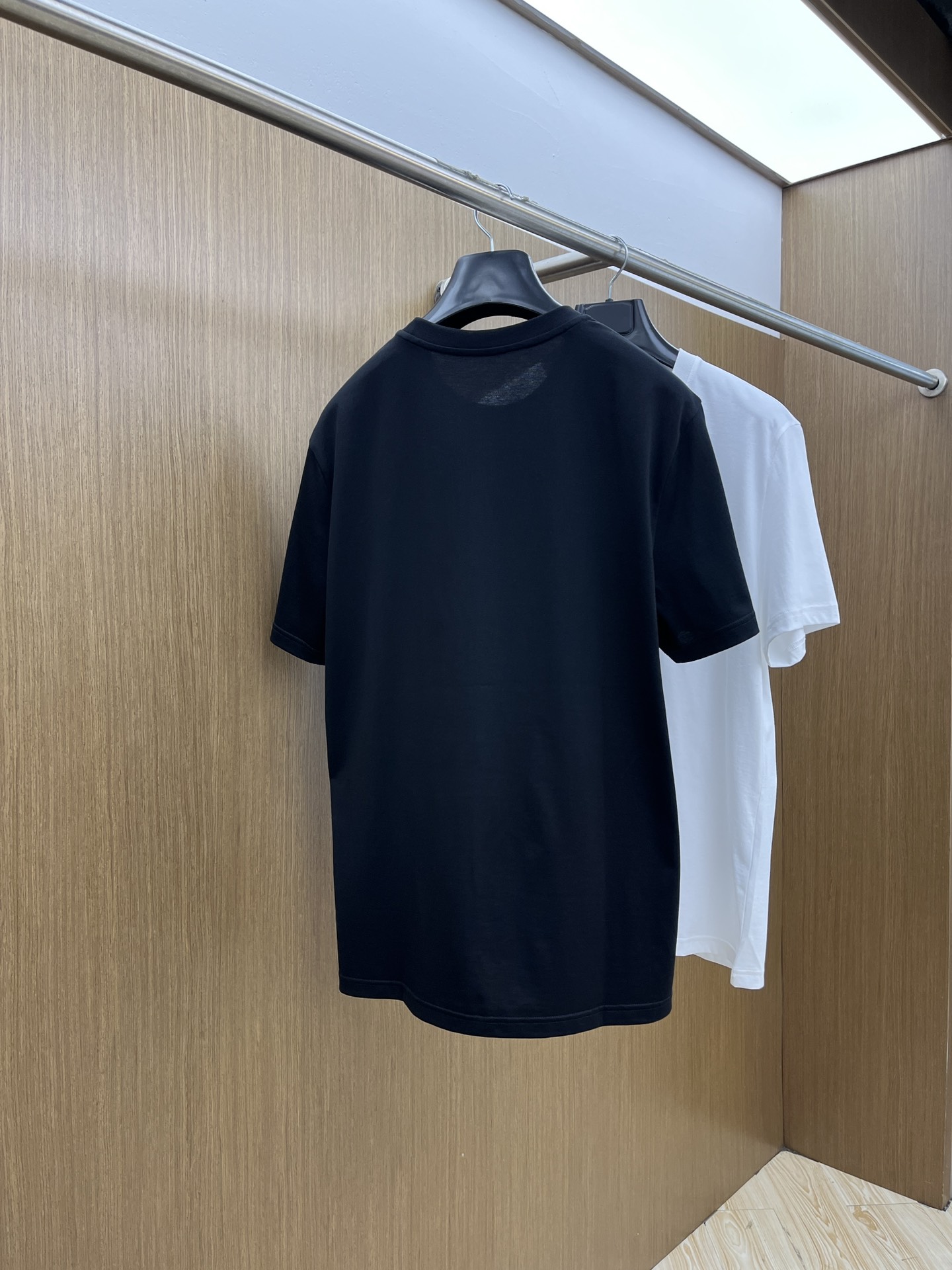 新品 CD 🔥SS官网新款标识细节棉质T恤衫。订织全棉面料质感好，面料舒适亲肤 超级舒适 a60值得推荐