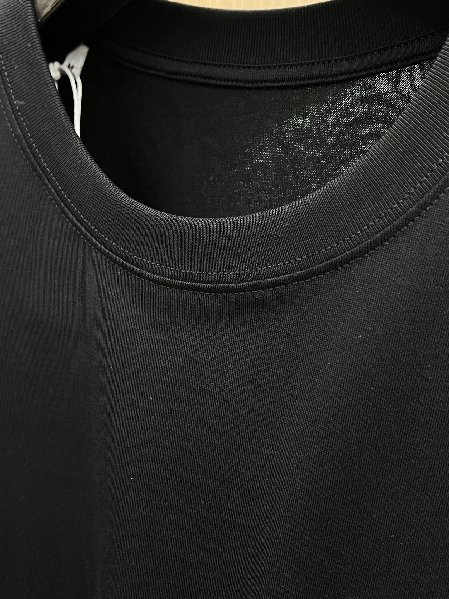 新品 CD 🔥SS官网新款标识细节棉质T恤衫。订织全棉面料质感好，面料舒适亲肤 超级舒适 a60值得推荐