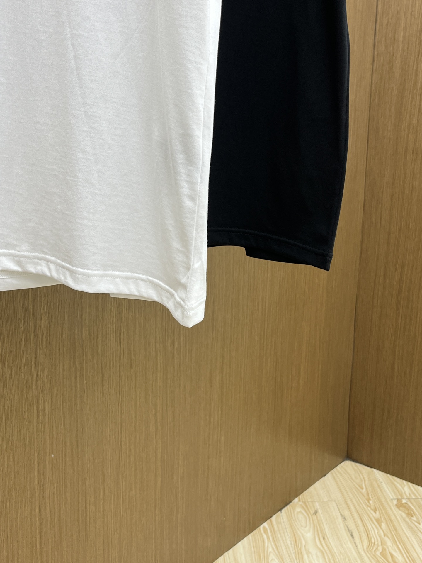 新品 CD 🔥SS官网新款标识细节棉质T恤衫。订织全棉面料质感好，面料舒适亲肤 超级舒适 a60值得推荐