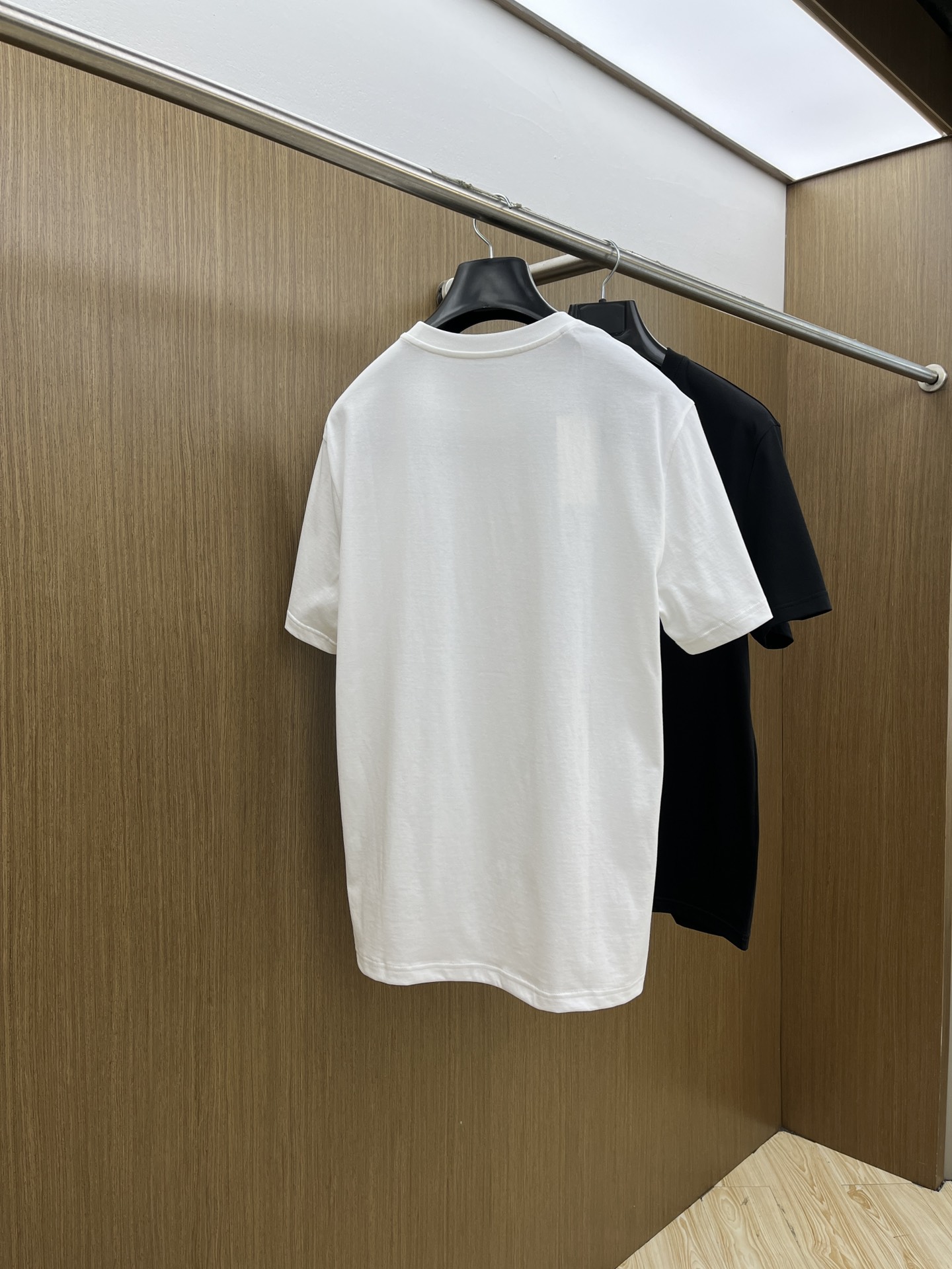 新品 CD 🔥SS官网新款标识细节棉质T恤衫。订织全棉面料质感好，面料舒适亲肤 超级舒适 a60值得推荐