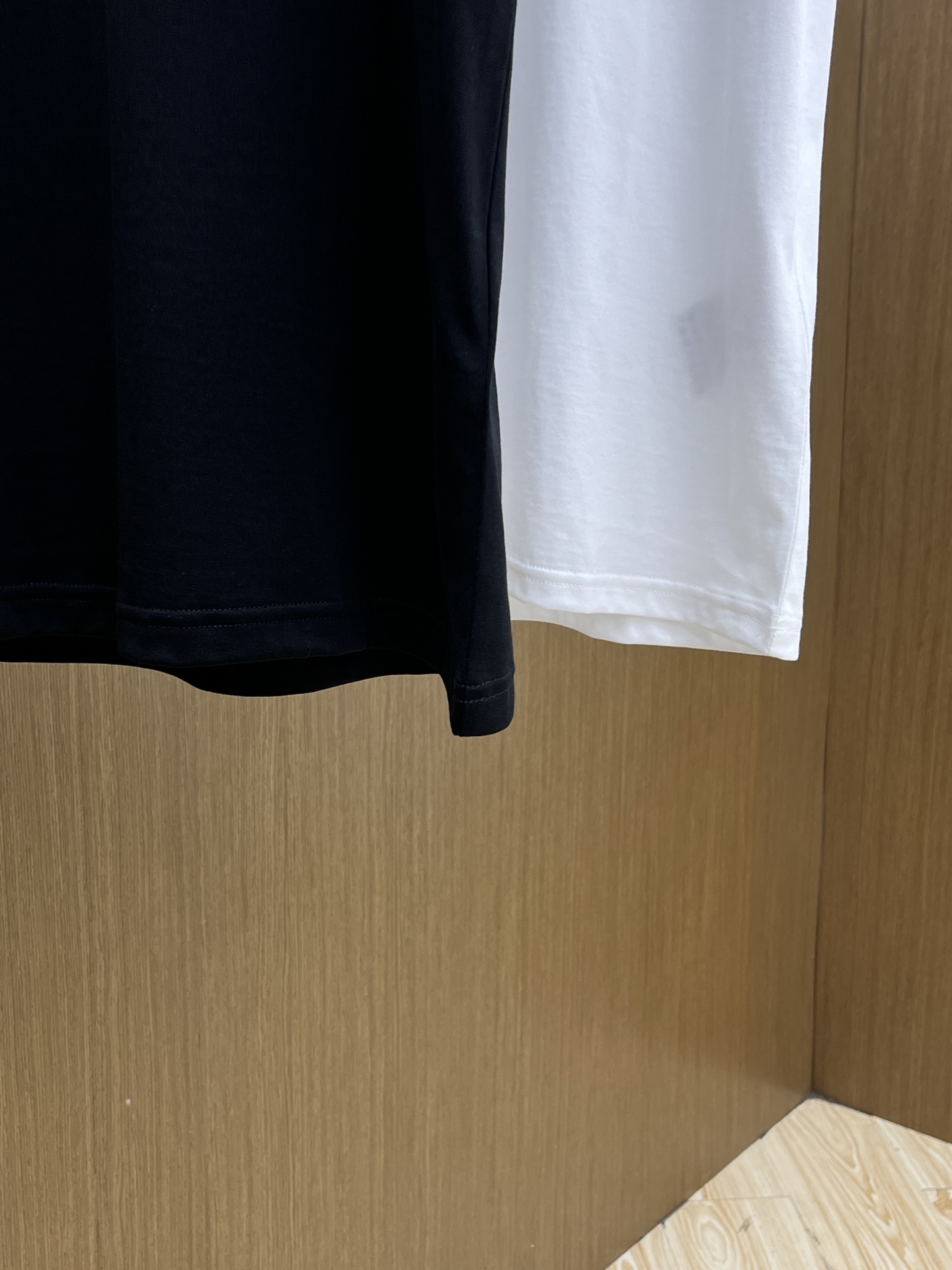 新品 Mon 🔥SS官网新款标识细节棉质T恤衫。订织全棉面料质感好，面料舒适亲肤 超级舒适 a60值得推