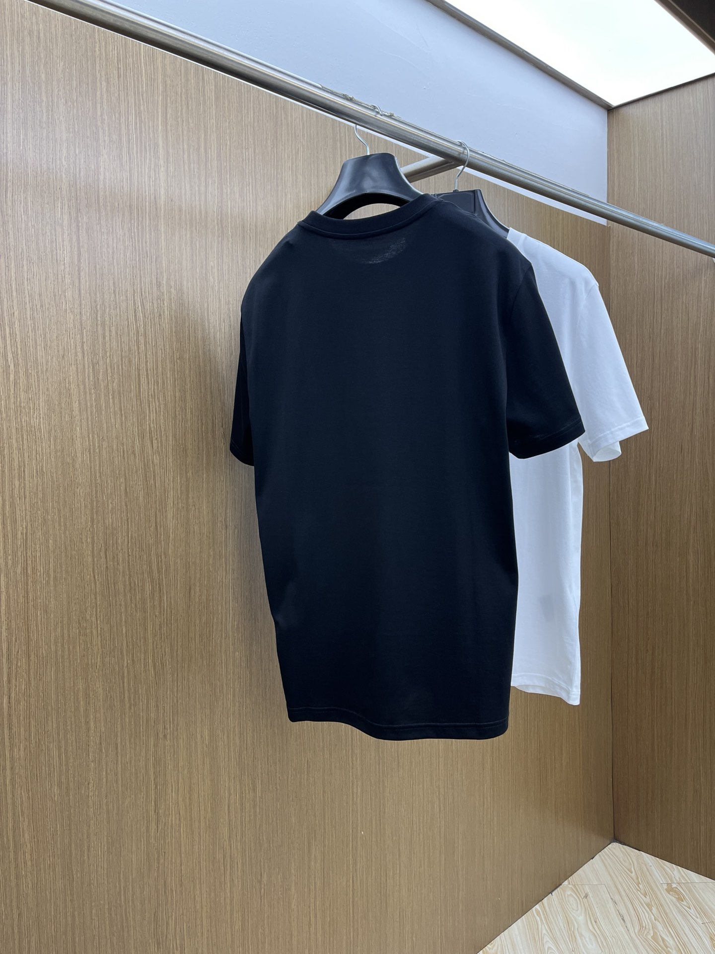 新品 Mon 🔥SS官网新款标识细节棉质T恤衫。订织全棉面料质感好，面料舒适亲肤 超级舒适 a60值得推