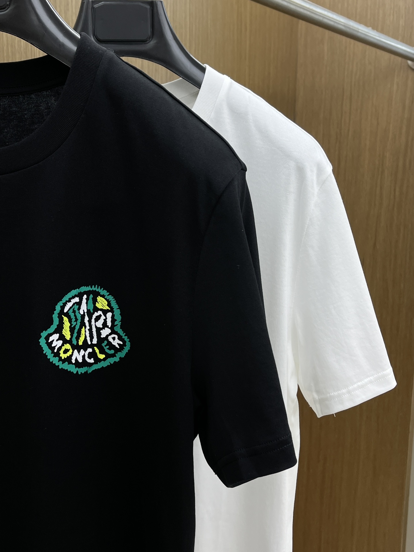 新品 Mon 🔥SS官网新款标识细节棉质T恤衫。订织全棉面料质感好，面料舒适亲肤 超级舒适 a60值得推