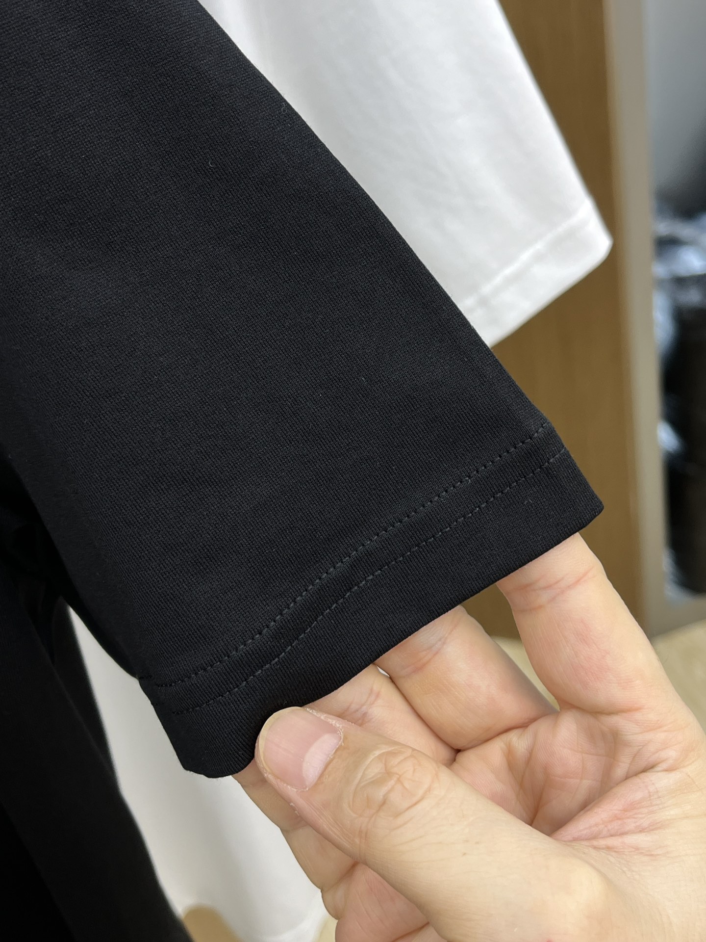 新品 Mon 🔥SS官网新款标识细节棉质T恤衫。订织全棉面料质感好，面料舒适亲肤 超级舒适 a60值得推