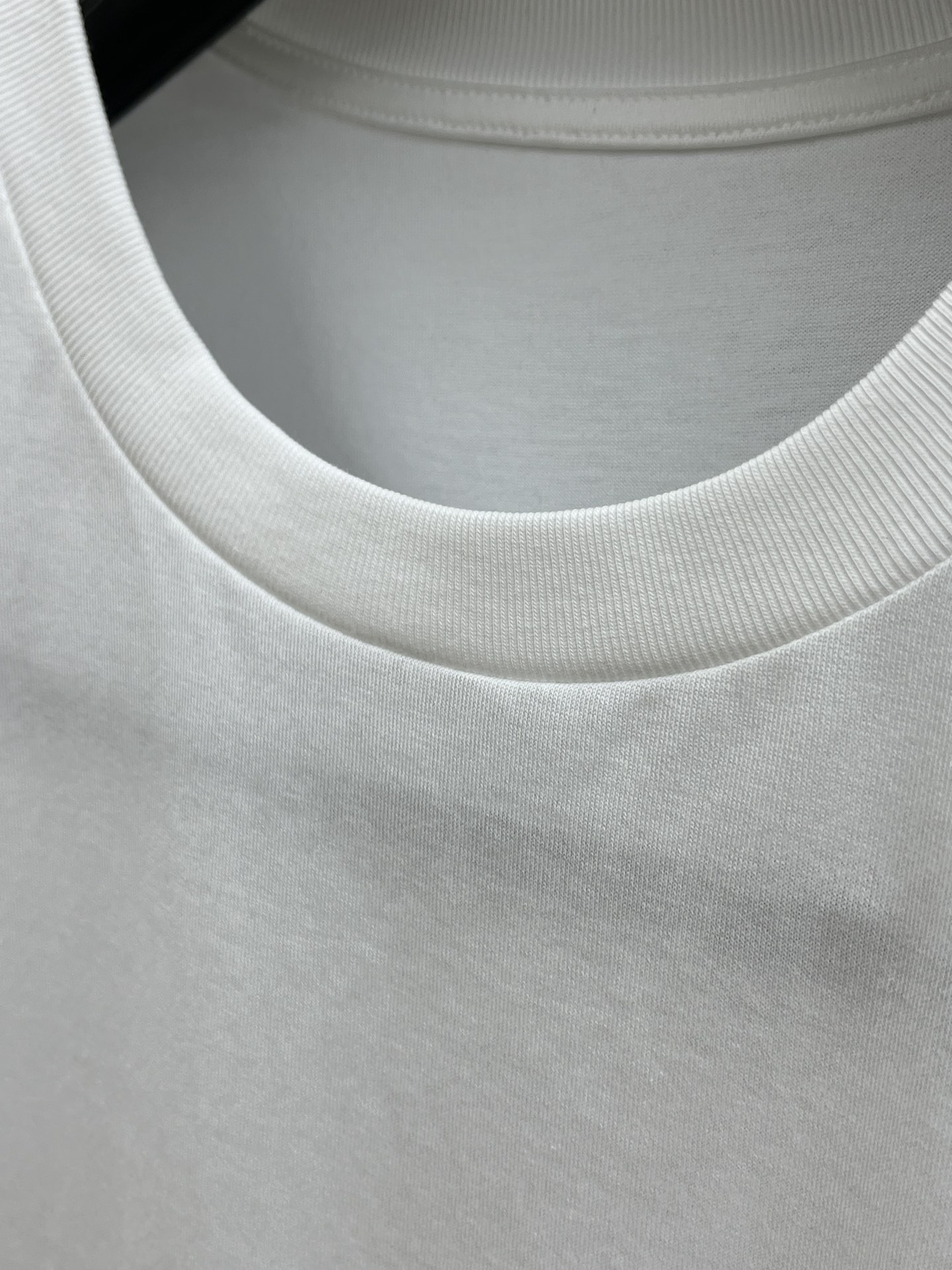 新品 Mon 🔥SS官网新款标识细节棉质T恤衫。订织全棉面料质感好，面料舒适亲肤 超级舒适 a60值得推