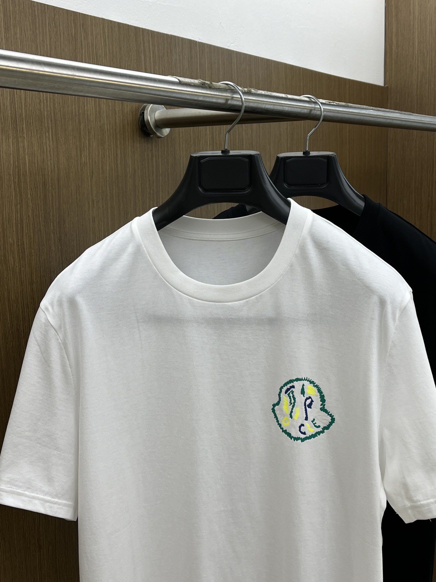 新品 Mon 🔥SS官网新款标识细节棉质T恤衫。订织全棉面料质感好，面料舒适亲肤 超级舒适 a60值得推