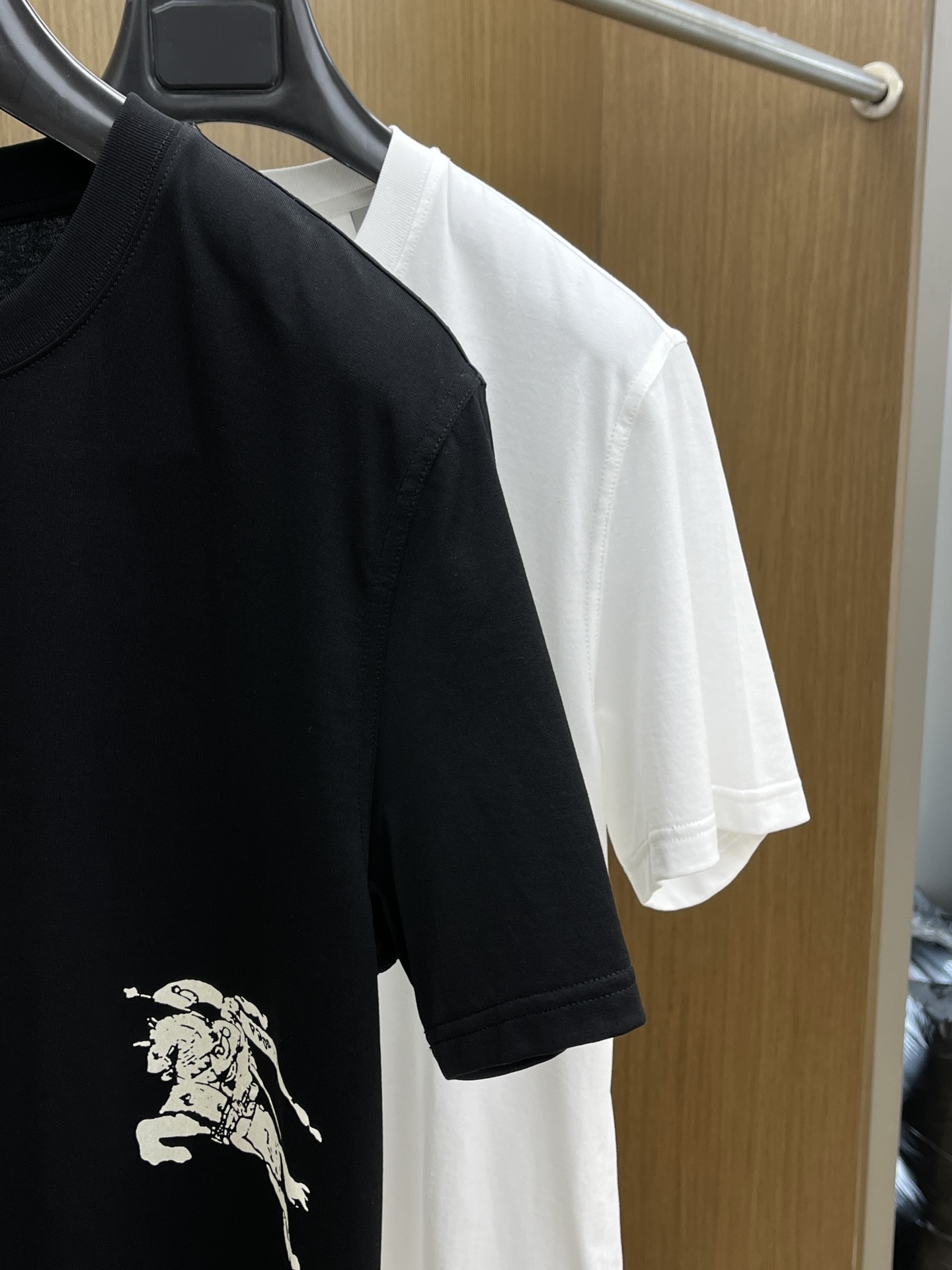 Burberry Cotton T-Shirt - New 2025SS Collection - Comfortable & Stylish 4 i1748287261 6889 0