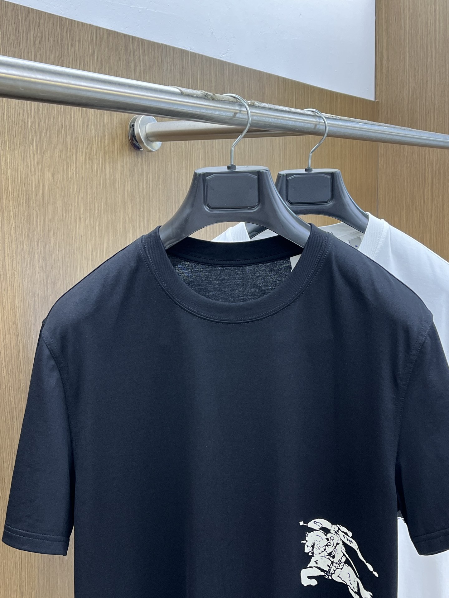 Burberry Cotton T-Shirt - New 2025SS Collection - Comfortable & Stylish 3 i1748287261 6938 8