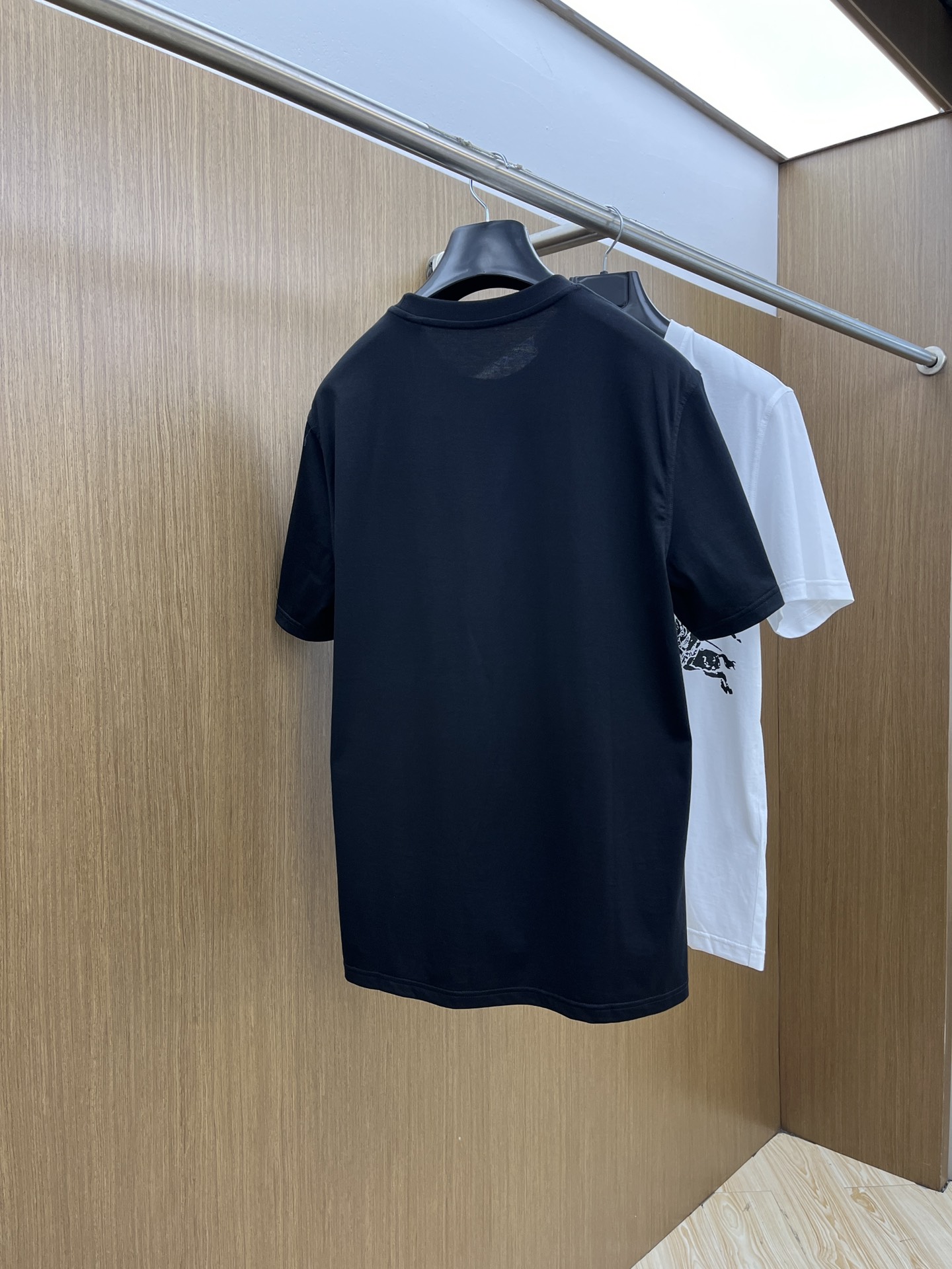 Burberry Cotton T-Shirt - New 2025SS Collection - Comfortable & Stylish 10 i1748287261 9731 7