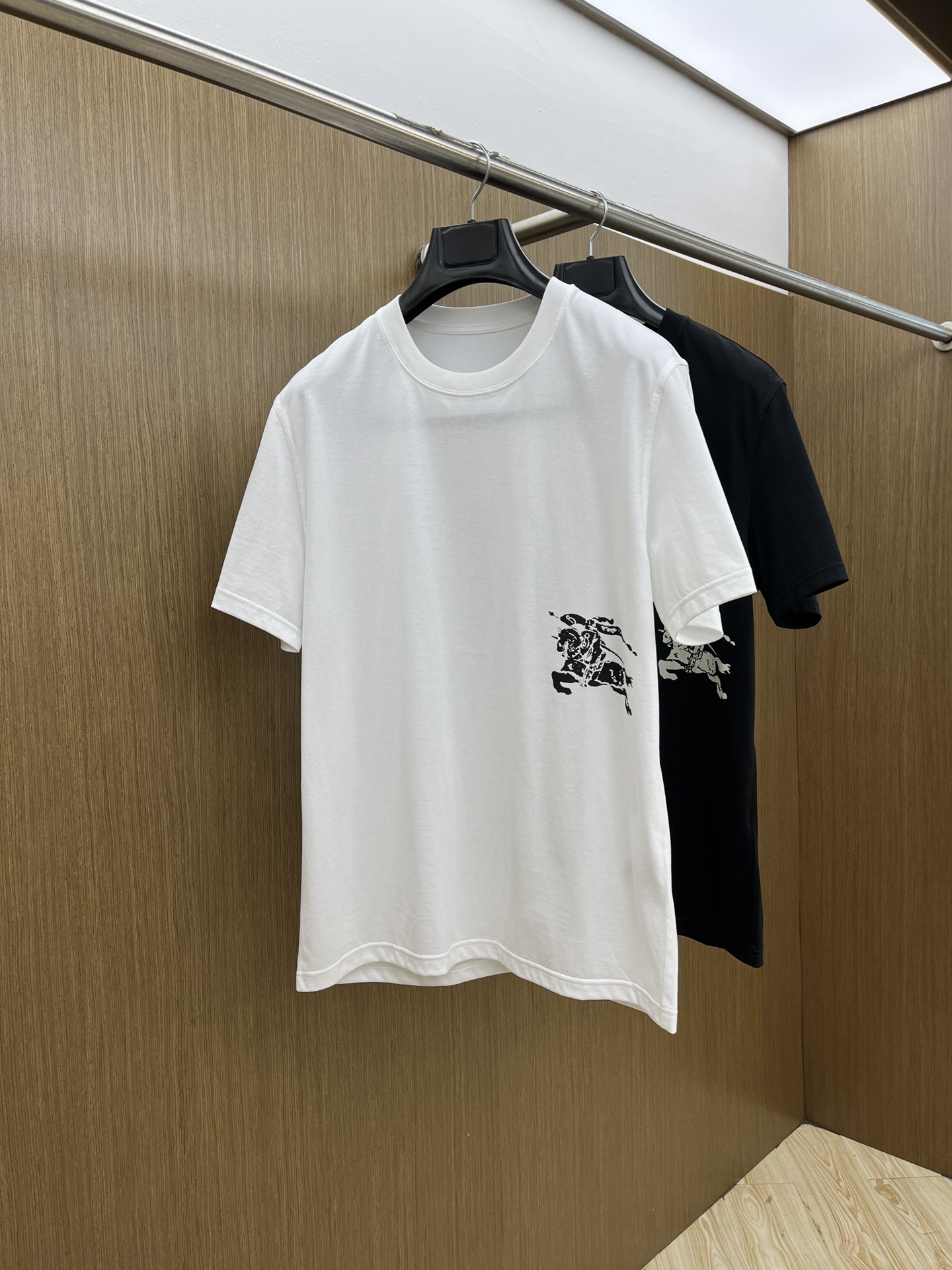 Burberry Cotton T-Shirt with Logo Detail | Soft & Comfortable | P221016 2 i1748287277 2346 2