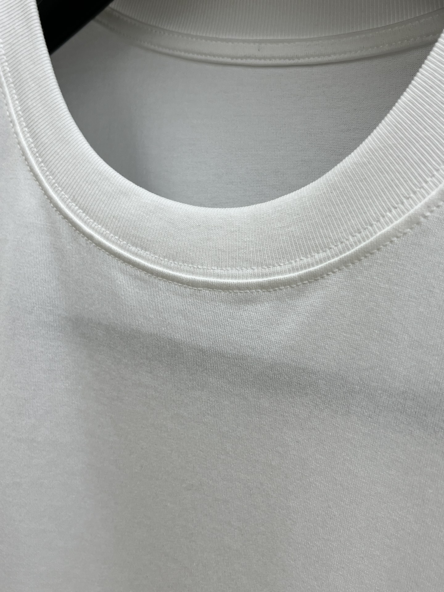 Burberry Cotton T-Shirt with Logo Detail | Soft & Comfortable | P221016 5 i1748287277 8344 5