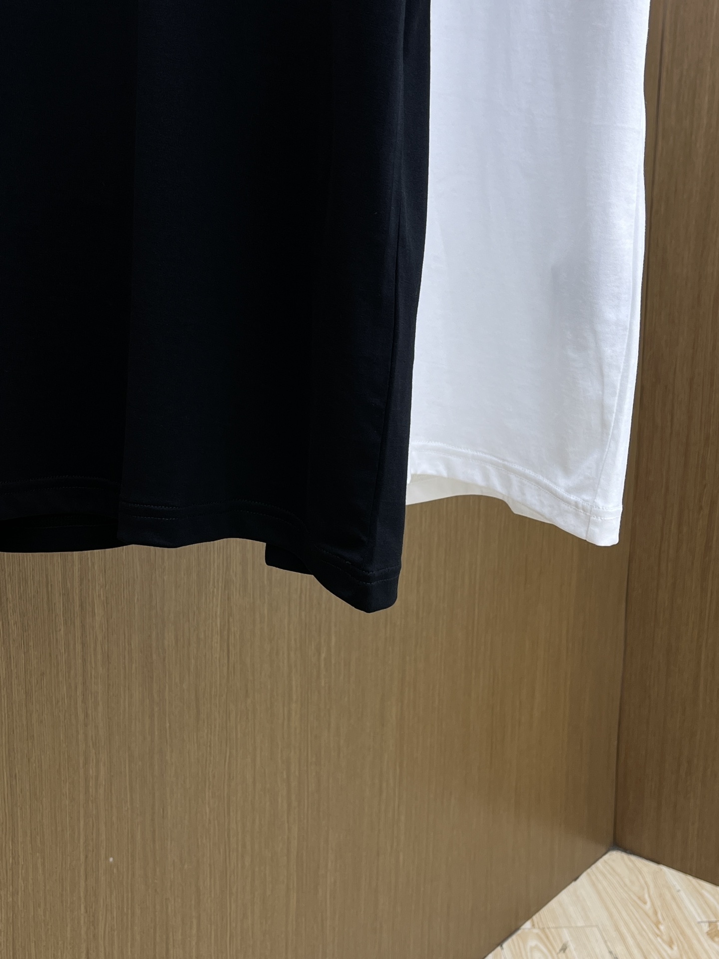 新品 CD 🔥SS官网新款标识细节棉质T恤衫。订织全棉面料质感好，面料舒适亲肤 超级舒适 a60值得推荐