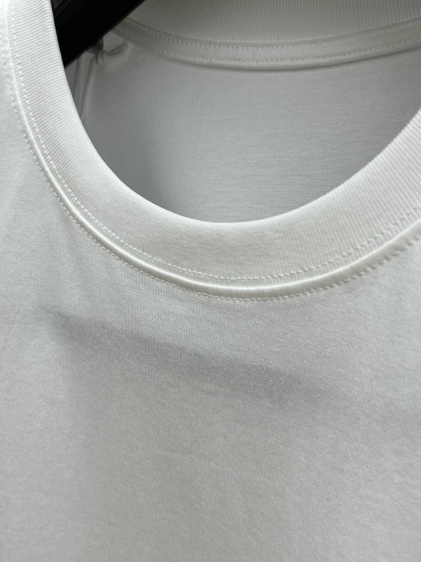 新品 CD 🔥SS官网新款标识细节棉质T恤衫。订织全棉面料质感好，面料舒适亲肤 超级舒适 a60值得推荐