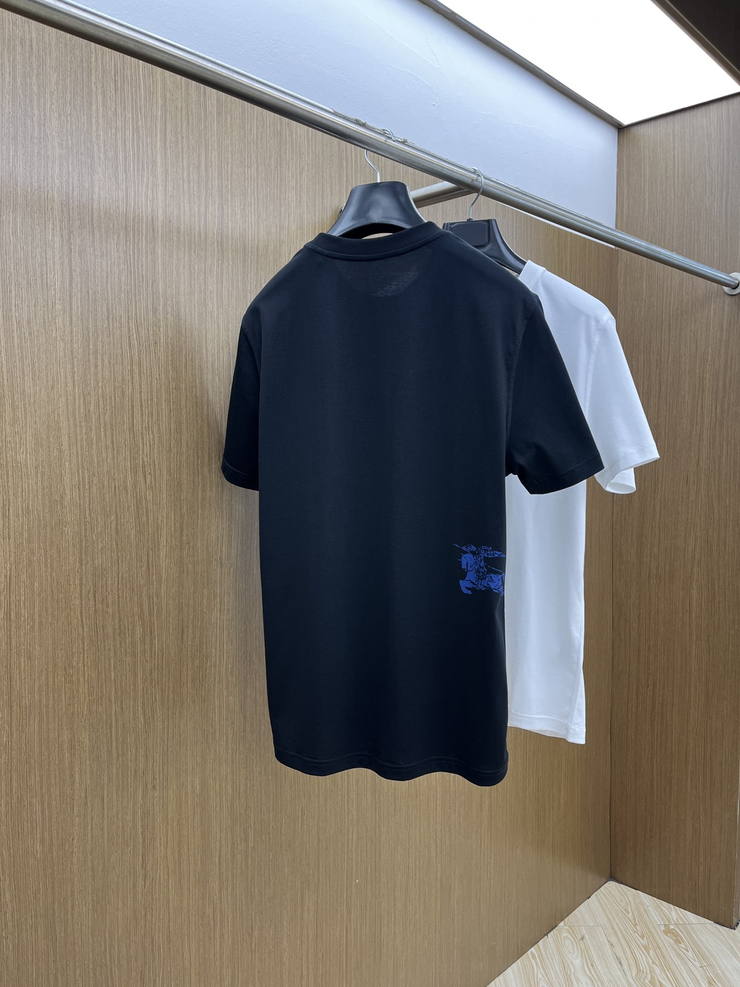 Burberry Cotton T-Shirt - Modern Fit, Comfortable & Stylish 9 i1748287330 5084 6