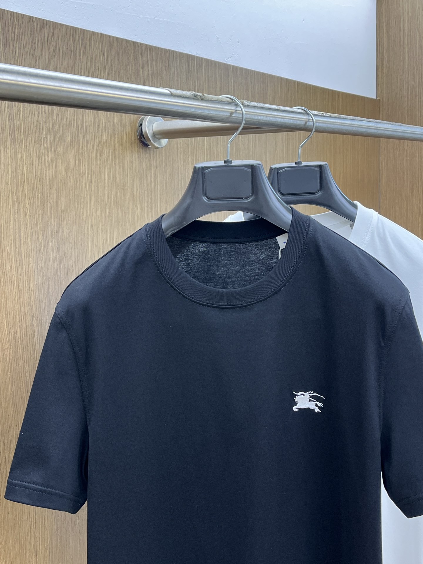 Burberry Cotton T-Shirt - New 2025SS Collection, Logo Detail, Comfortable Fit 3 i1748287366 6618 4
