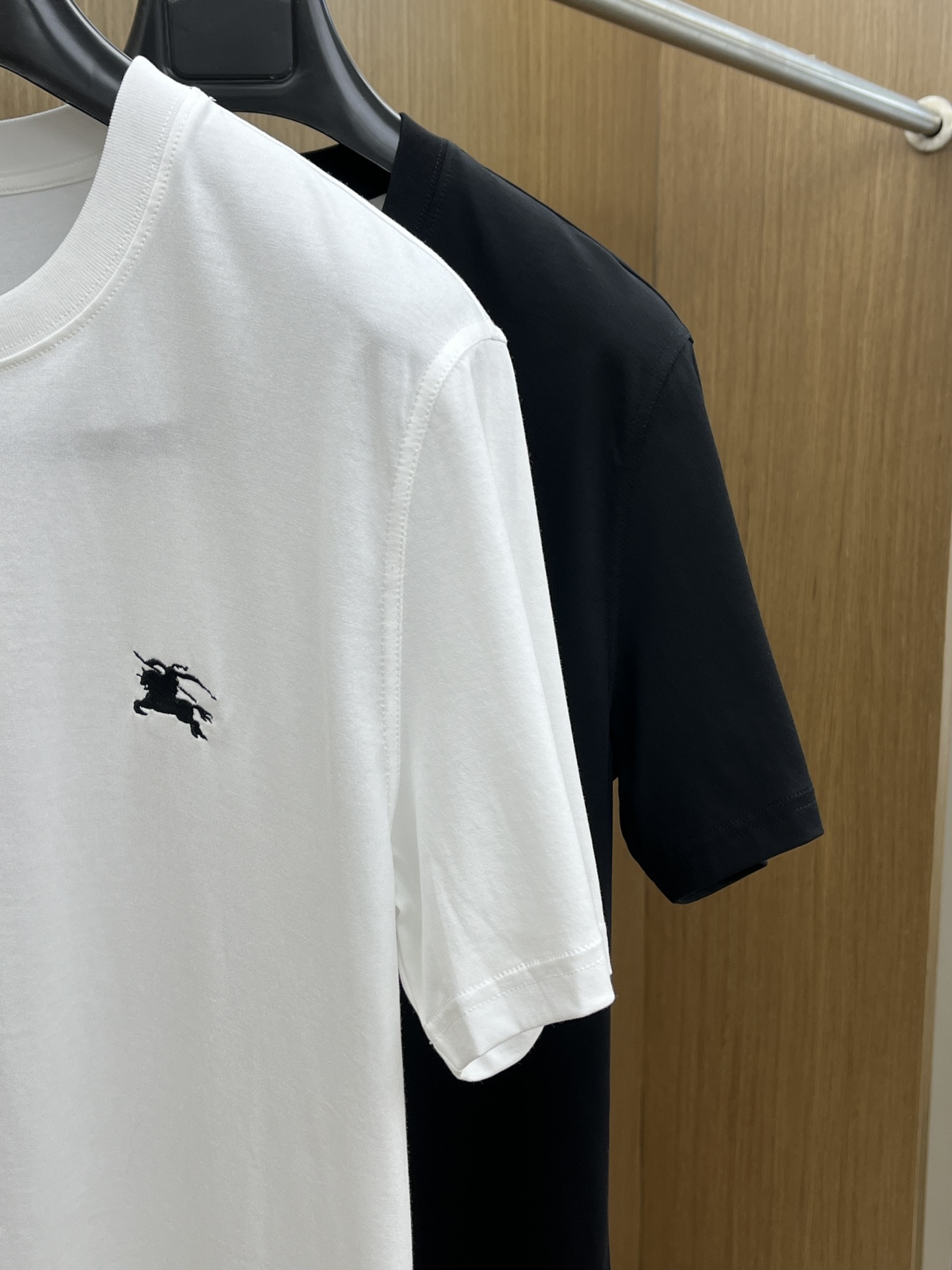 Burberry Cotton T-Shirt with Logo Detail | Soft & Comfortable 4 i1748287385 2313 5