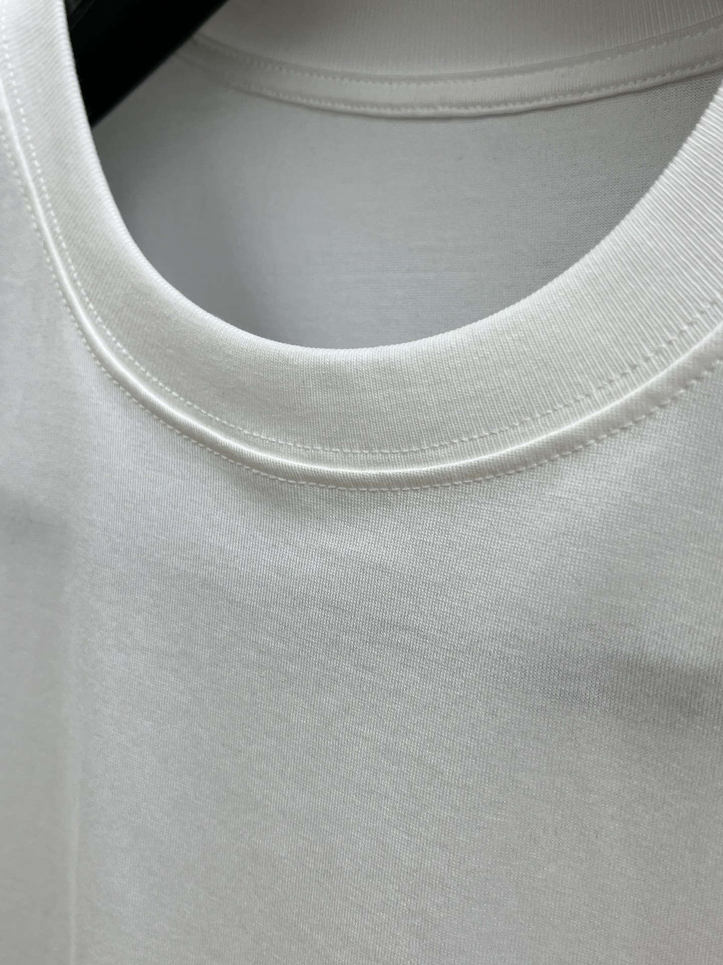 Burberry Cotton T-Shirt with Logo Detail | Soft & Comfortable 5 i1748287385 3497 1