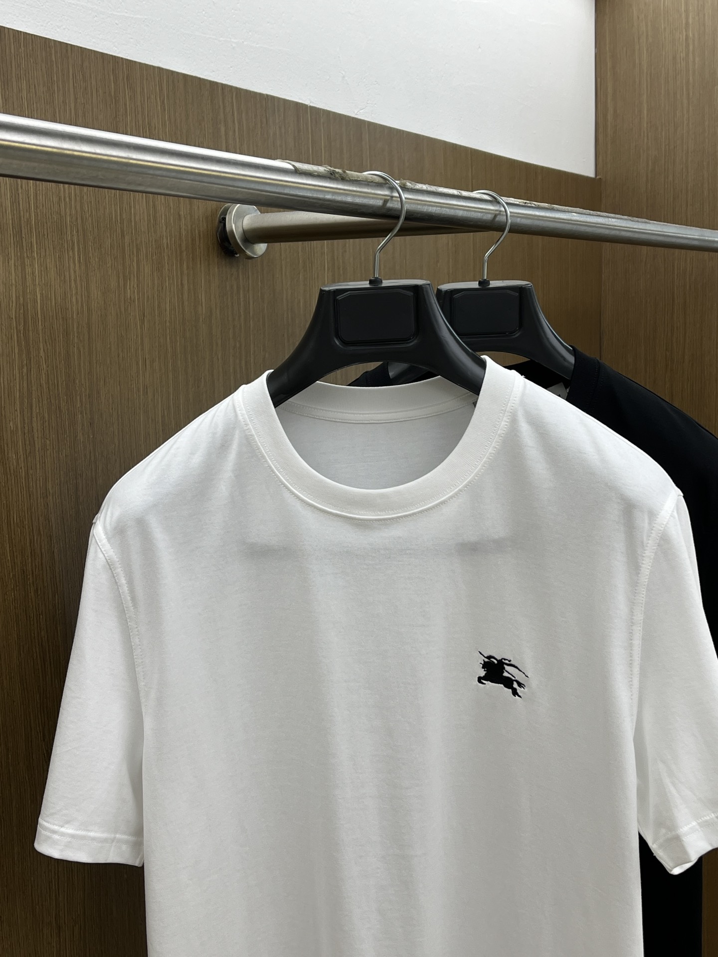 Burberry Cotton T-Shirt with Logo Detail | Soft & Comfortable 3 i1748287385 6337 8